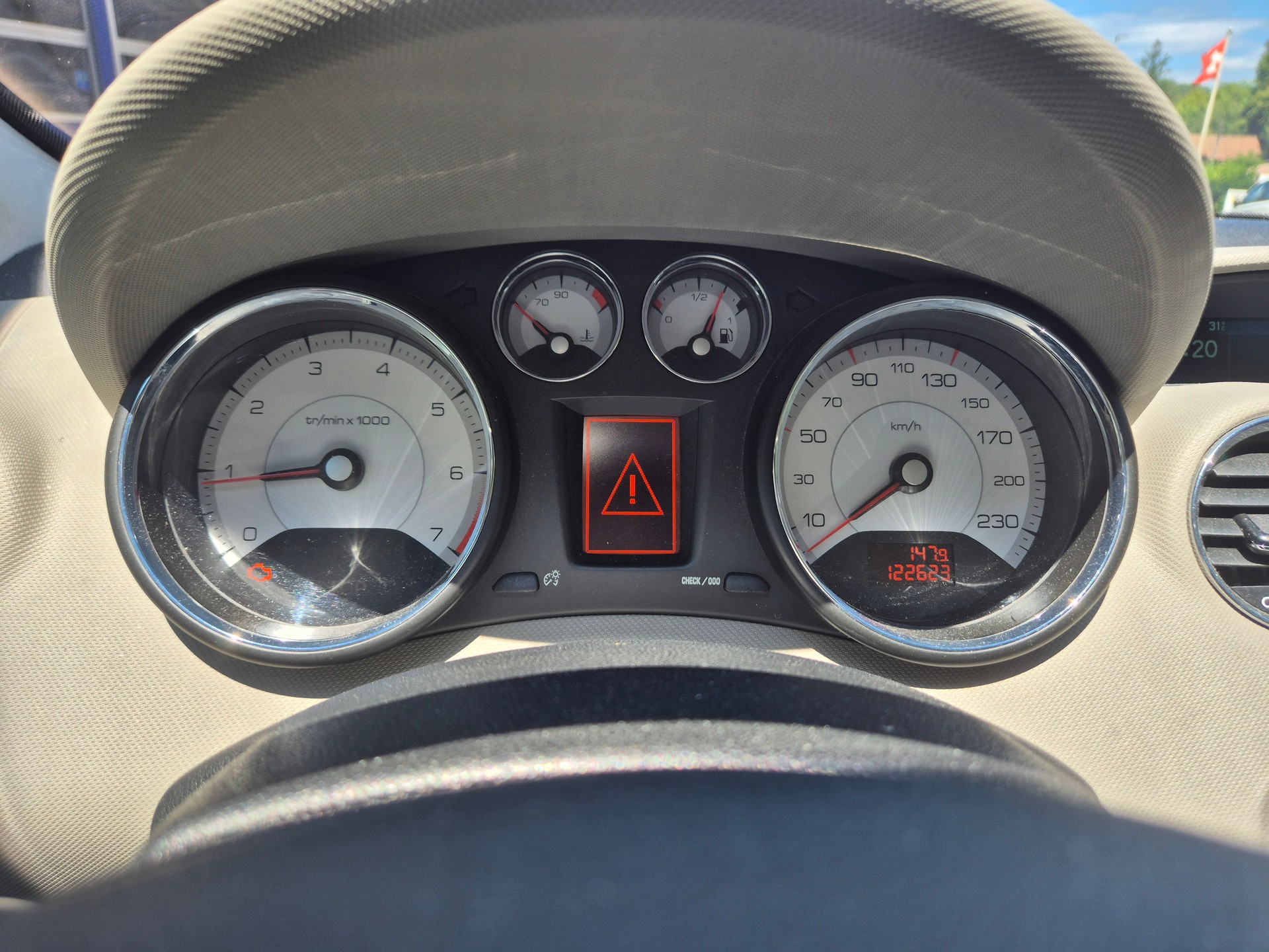 PEUGEOT 308 1.6 16V T XSI Automatic-image-16