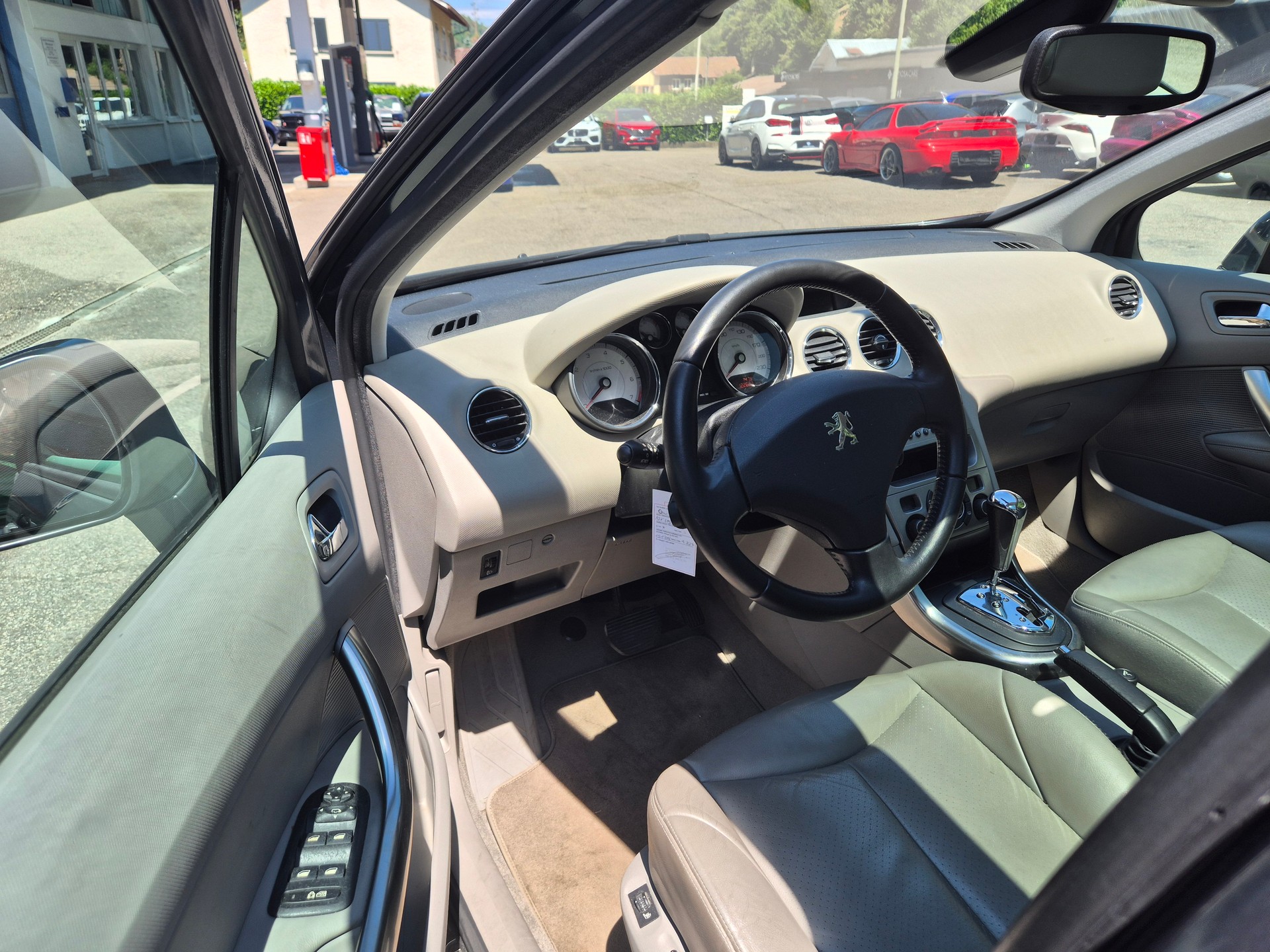 PEUGEOT 308 1.6 16V T XSI Automatic-image-15