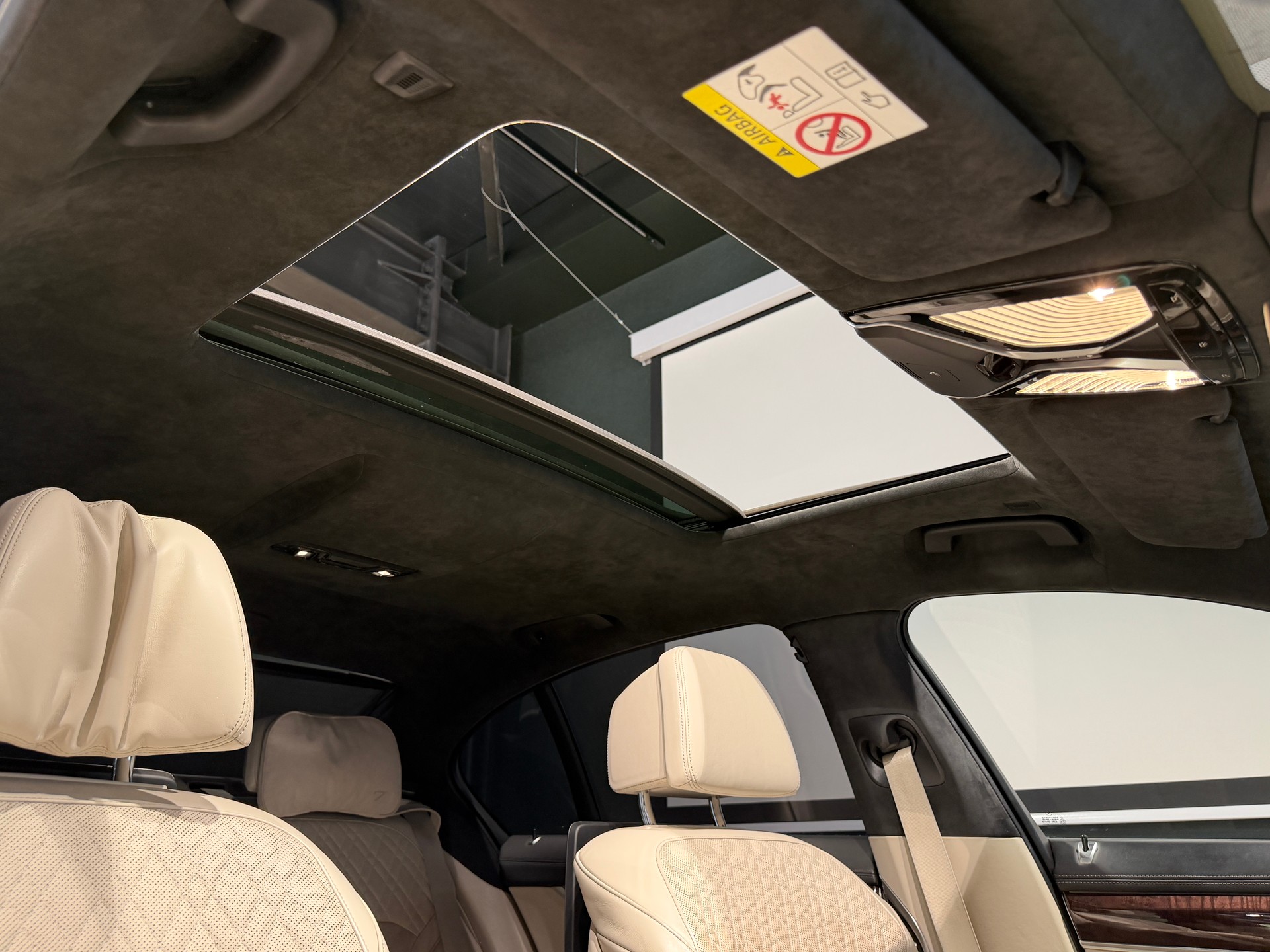 BMW 750i xDrive Steptronic-image-19