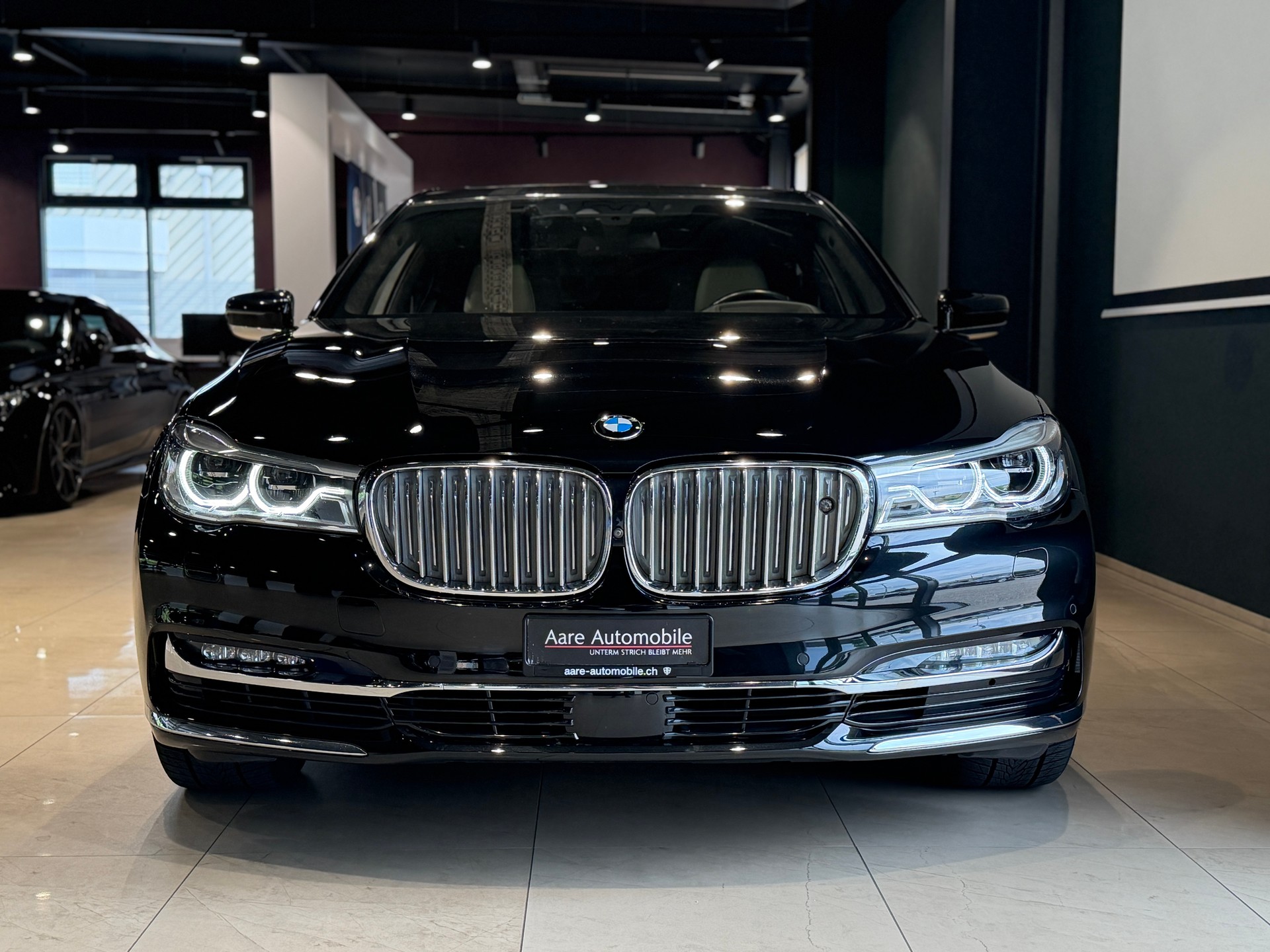 BMW 750i xDrive Steptronic-image-1