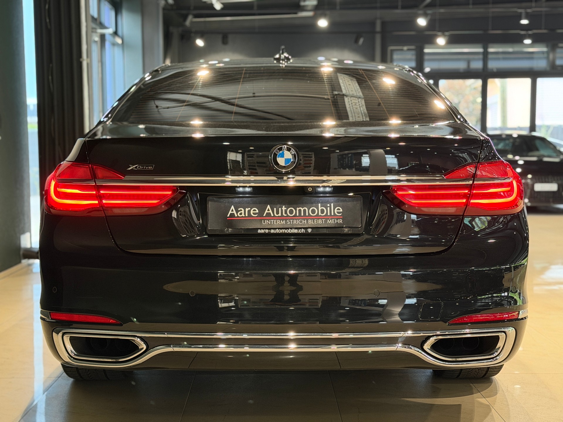 BMW 750i xDrive Steptronic-image-4