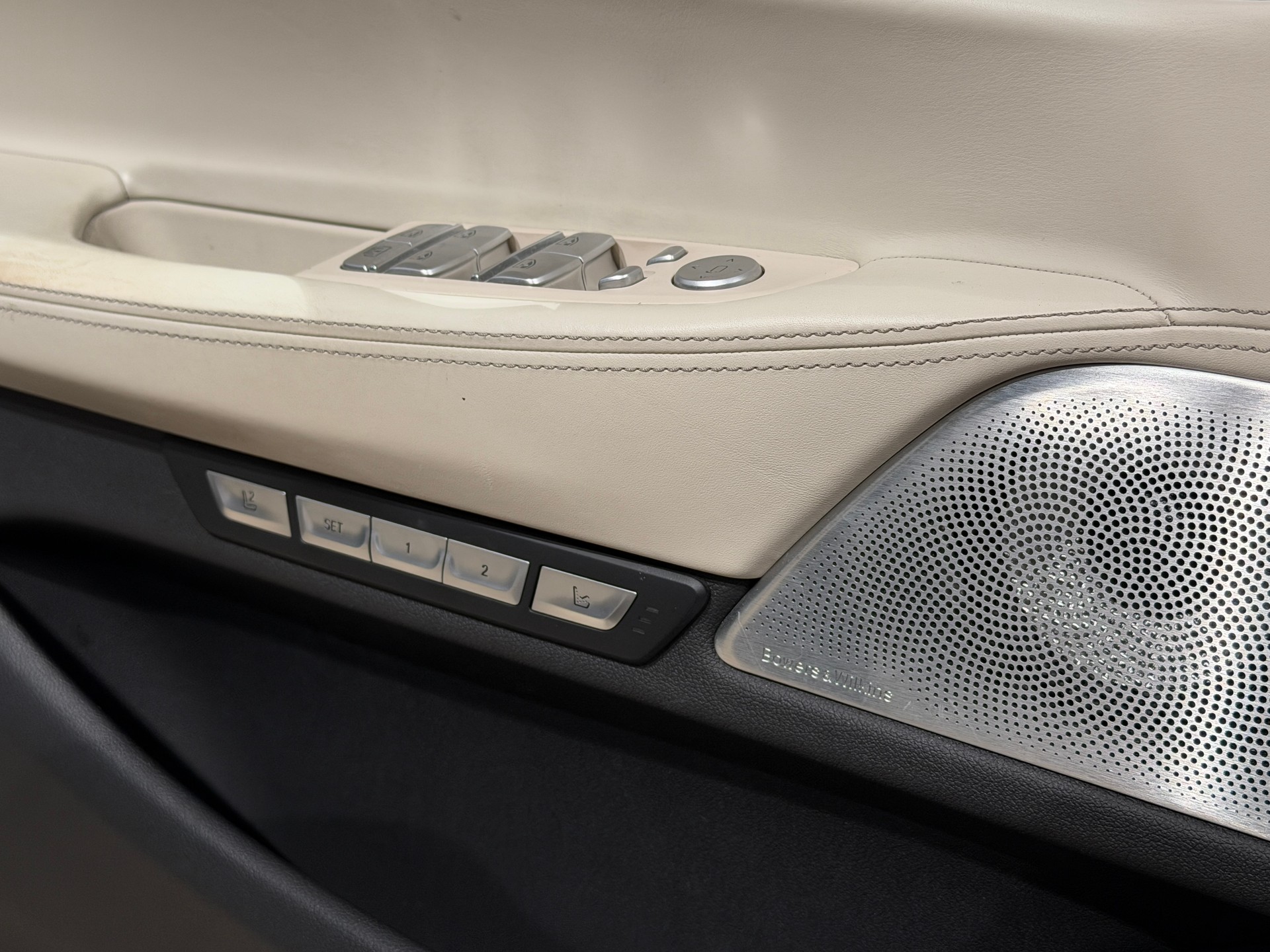 BMW 750i xDrive Steptronic-image-14