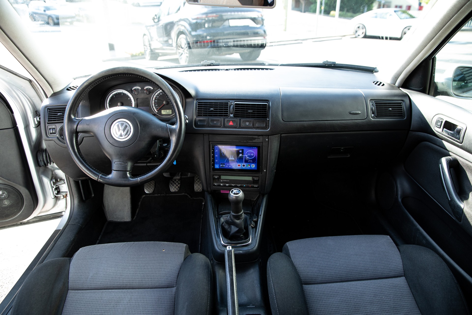 VW Golf Variant 1.9 TDI PD 4Motion-image-10