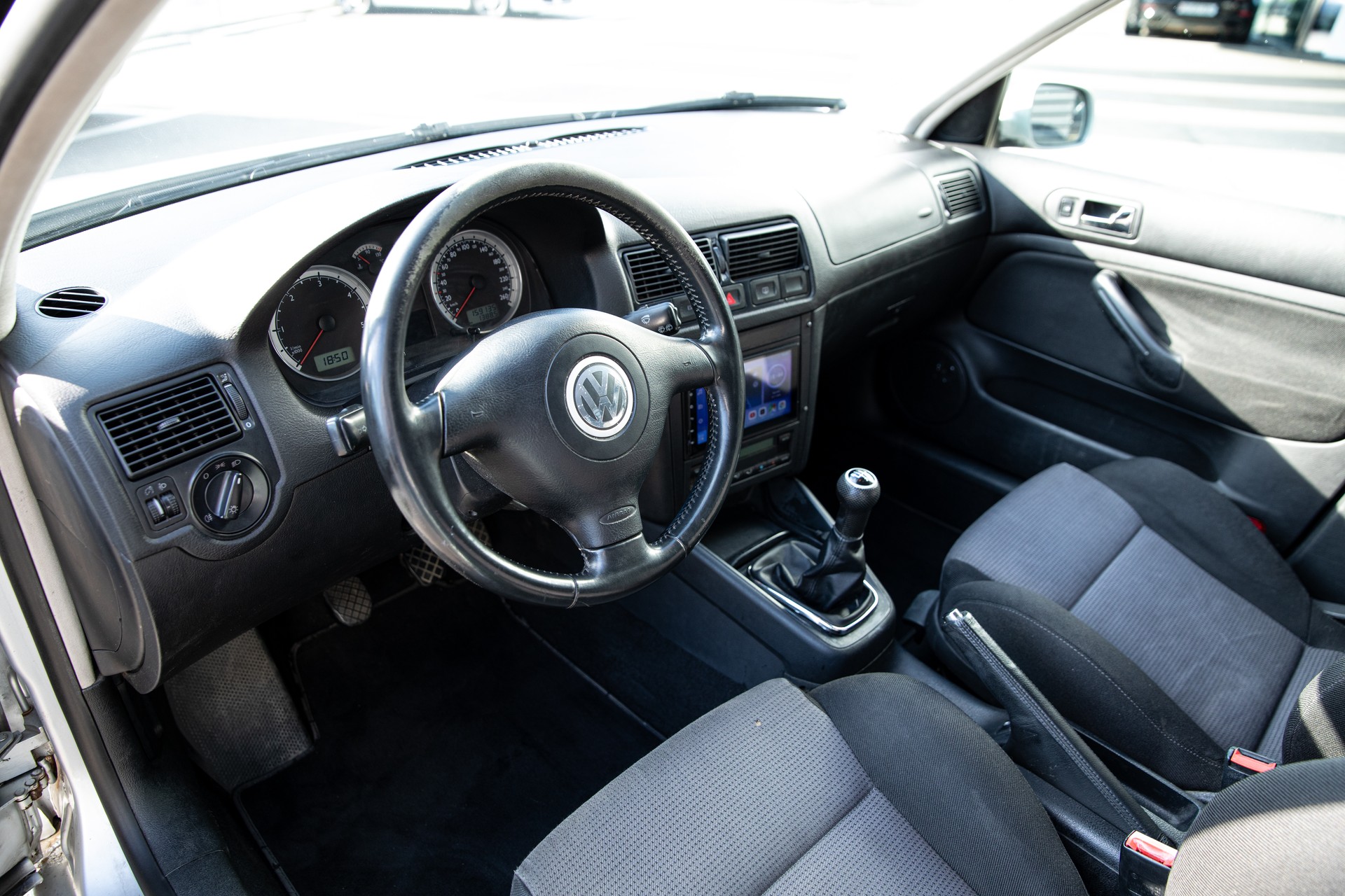 VW Golf Variant 1.9 TDI PD 4Motion-image-7