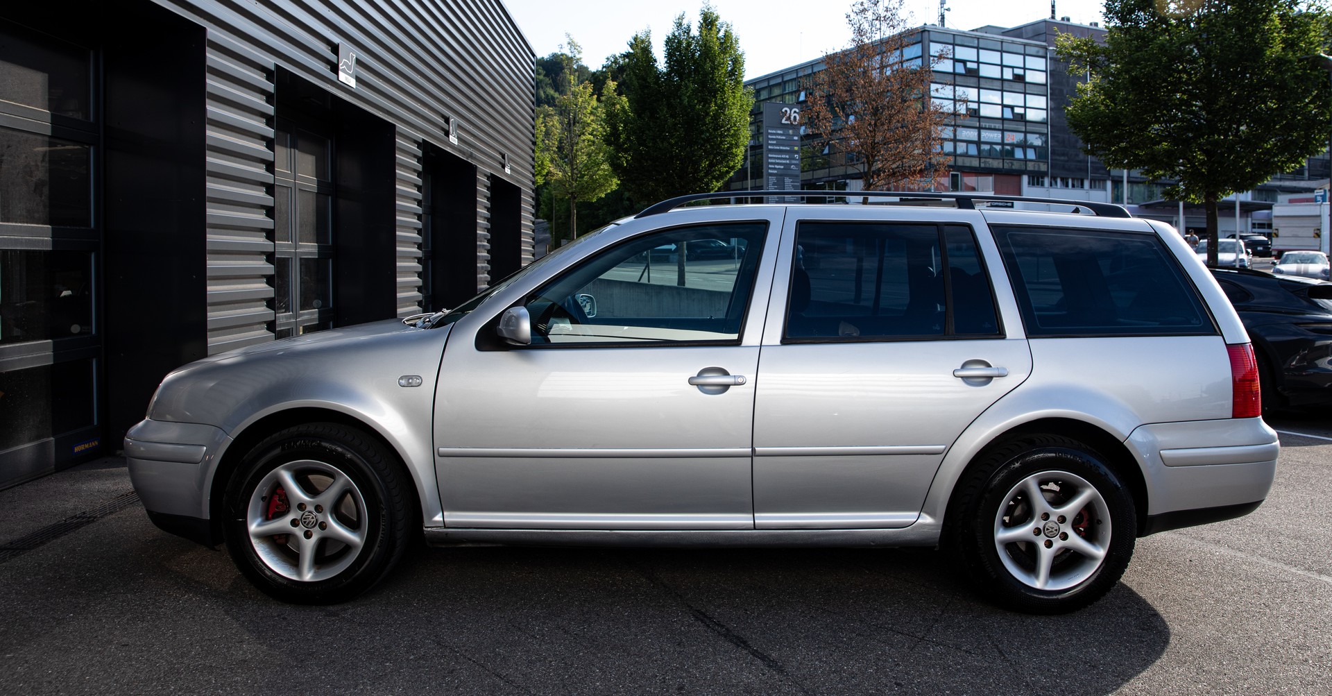 VW Golf Variant 1.9 TDI PD 4Motion-image-4