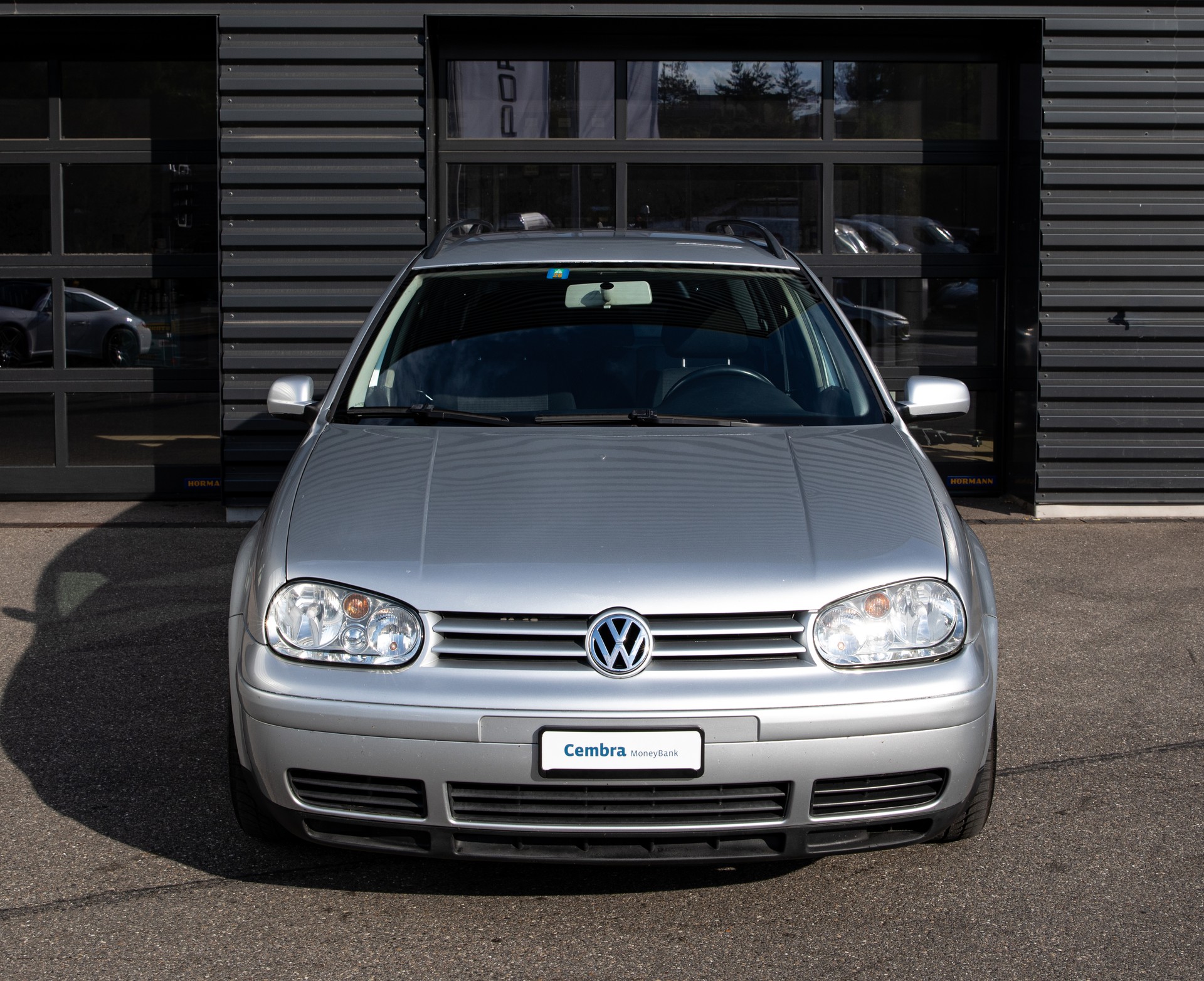 VW Golf Variant 1.9 TDI PD 4Motion-image-1