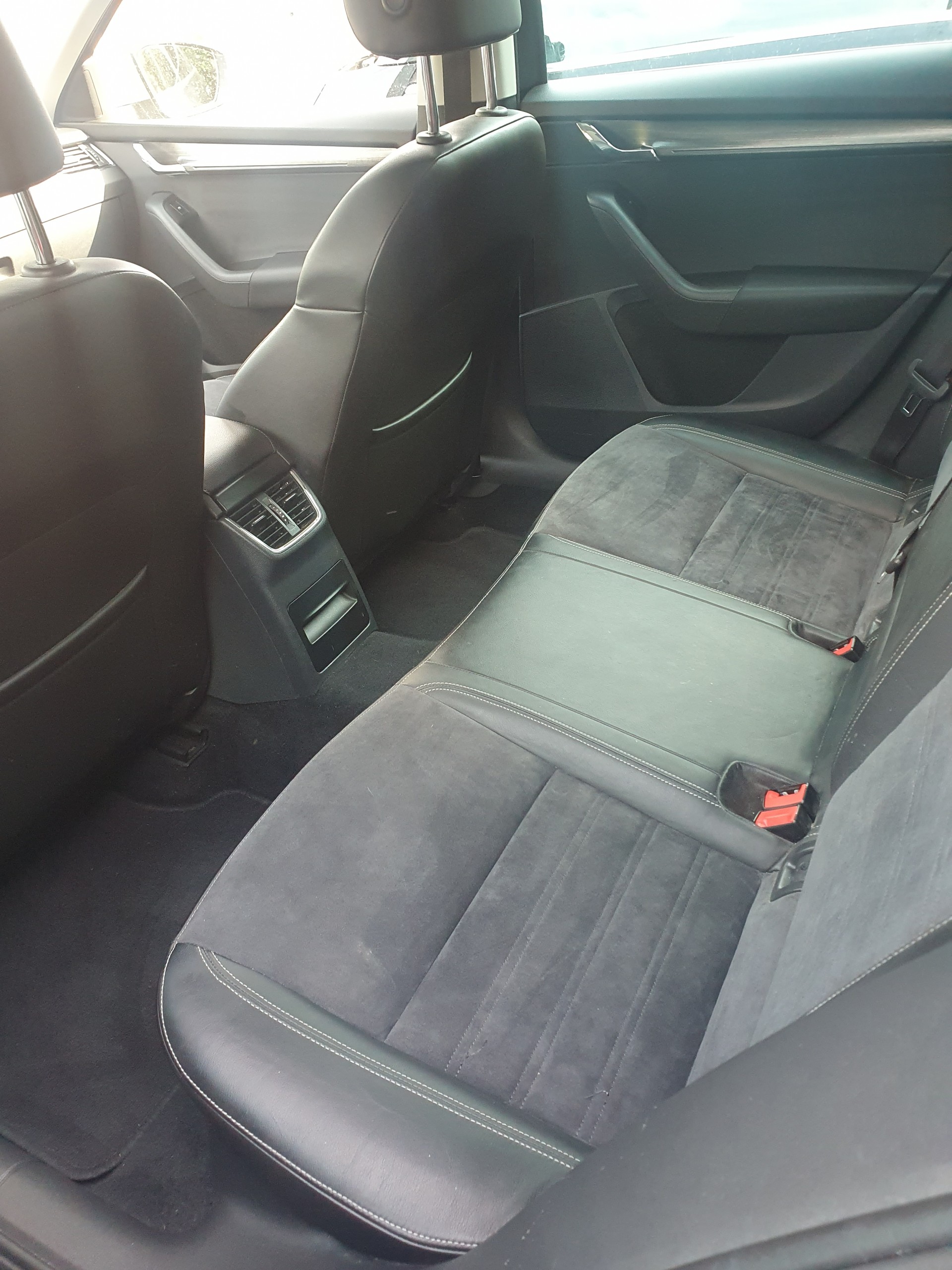 SKODA Octavia Combi 1.8 TSI Scout 4x4 DSG-image-6