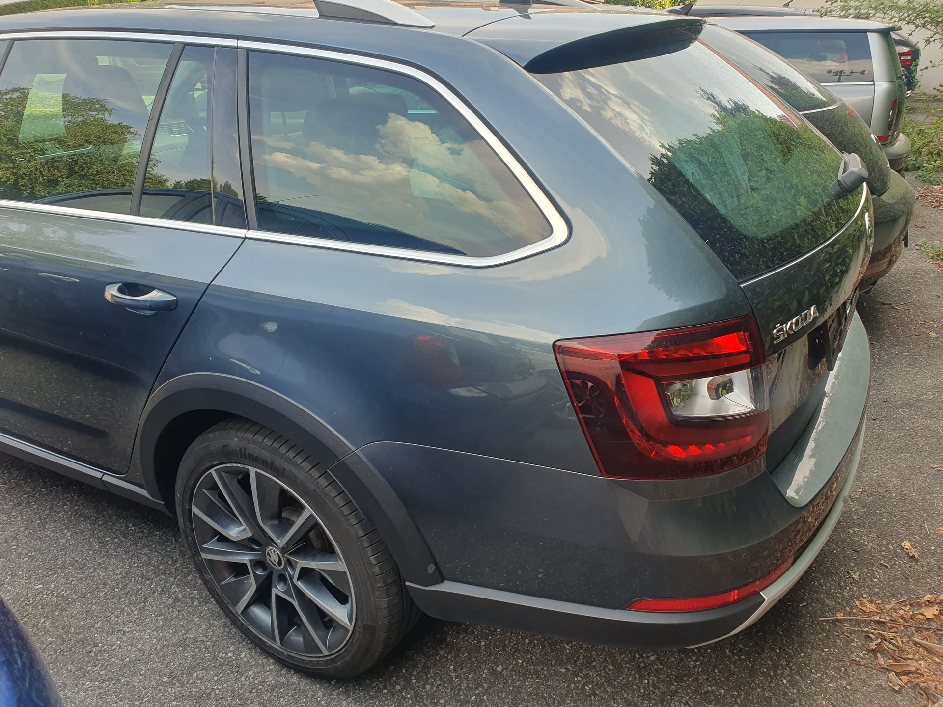SKODA Octavia Combi 1.8 TSI Scout 4x4 DSG-image-1