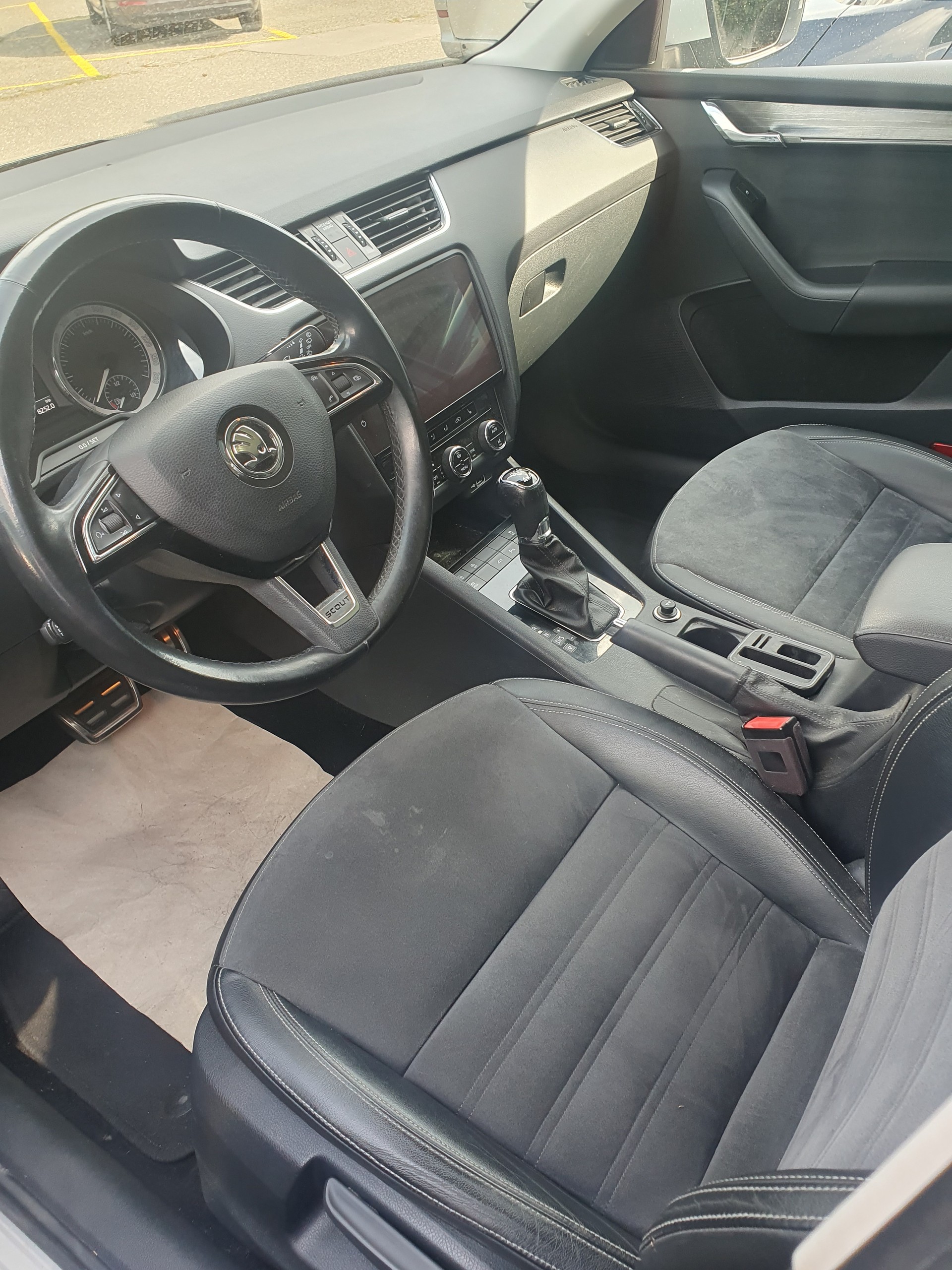 SKODA Octavia Combi 1.8 TSI Scout 4x4 DSG-image-3