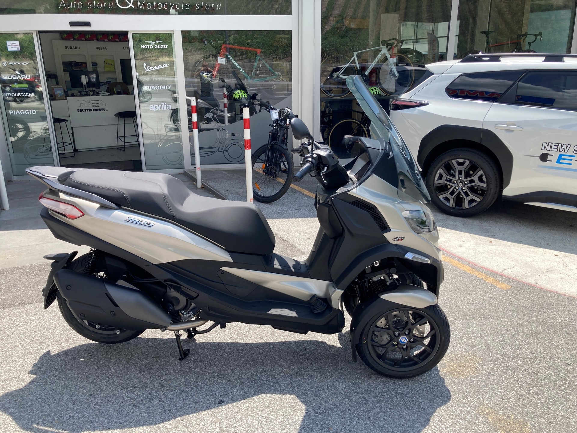 PIAGGIO MP3 400 RST-image-4