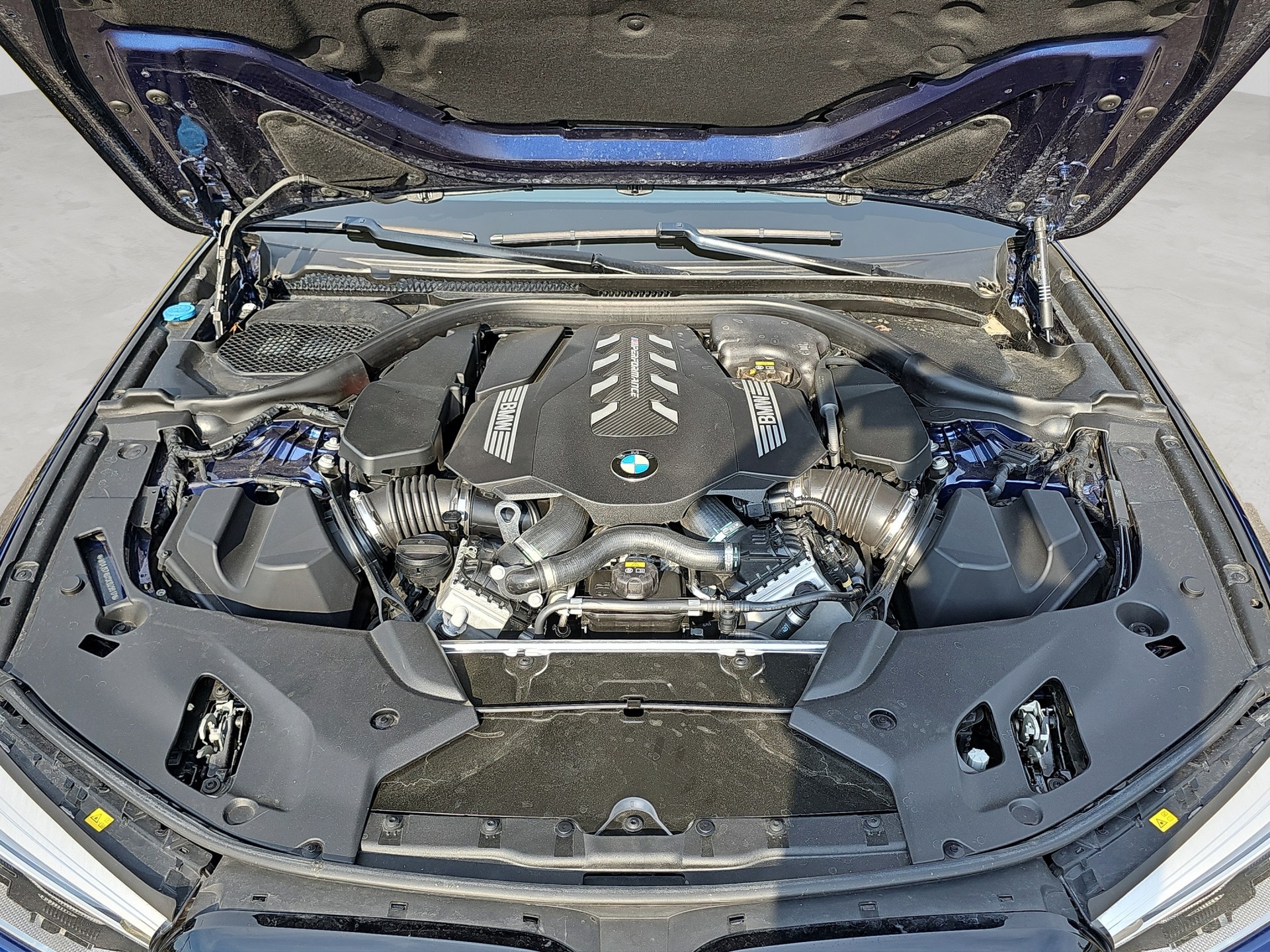 BMW M550i xDrive Steptronic-image-21