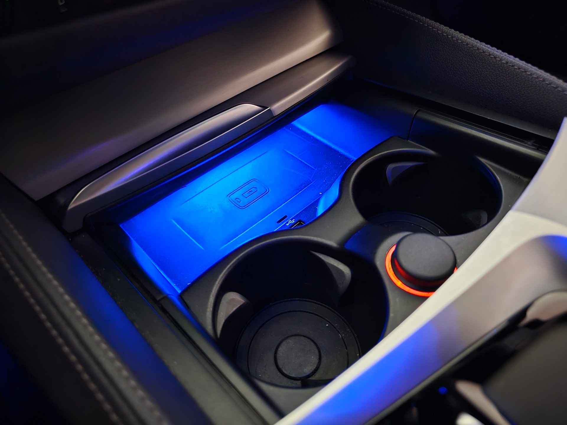 BMW M550i xDrive Steptronic-image-28