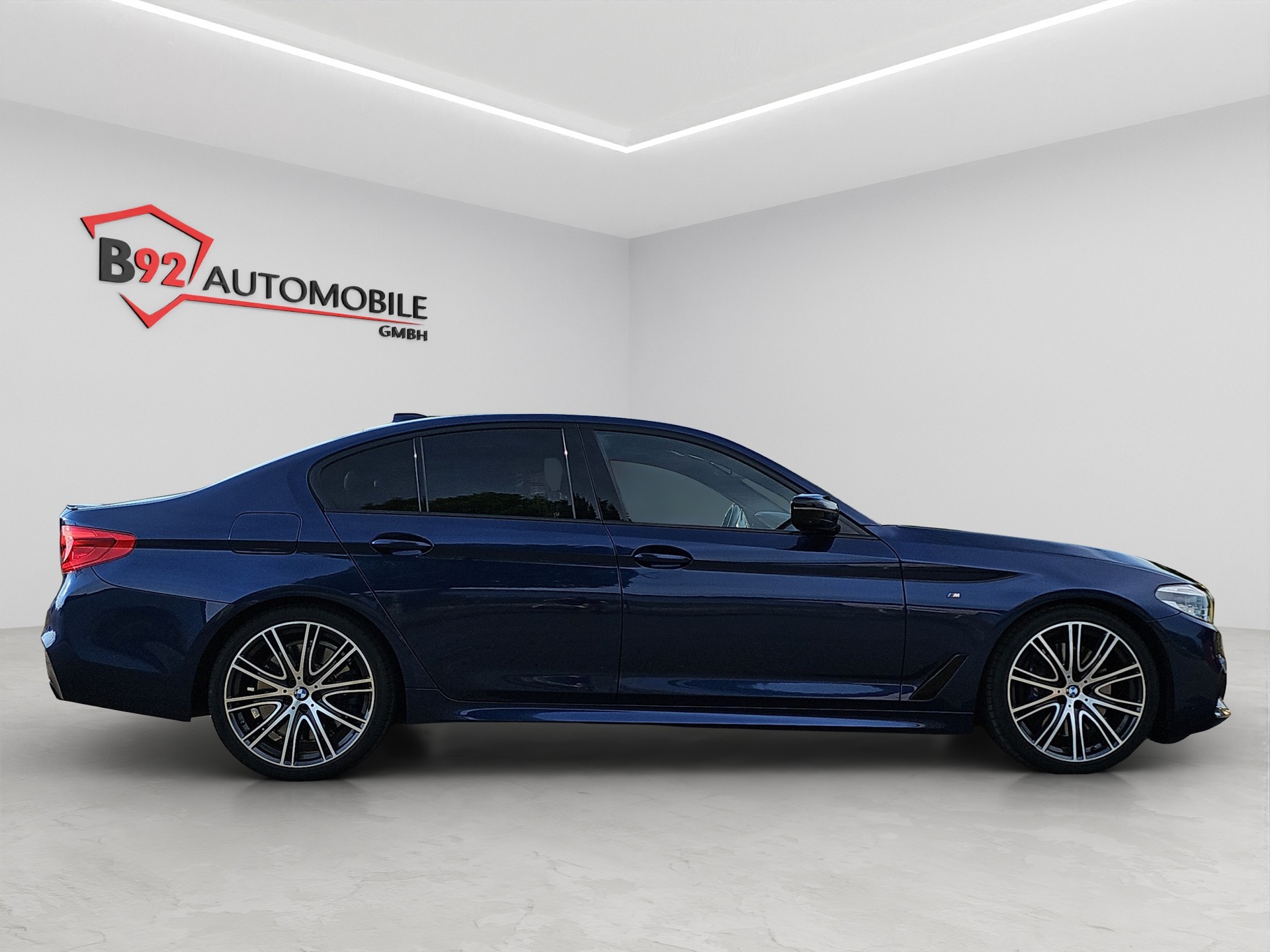 BMW M550i xDrive Steptronic-image-5