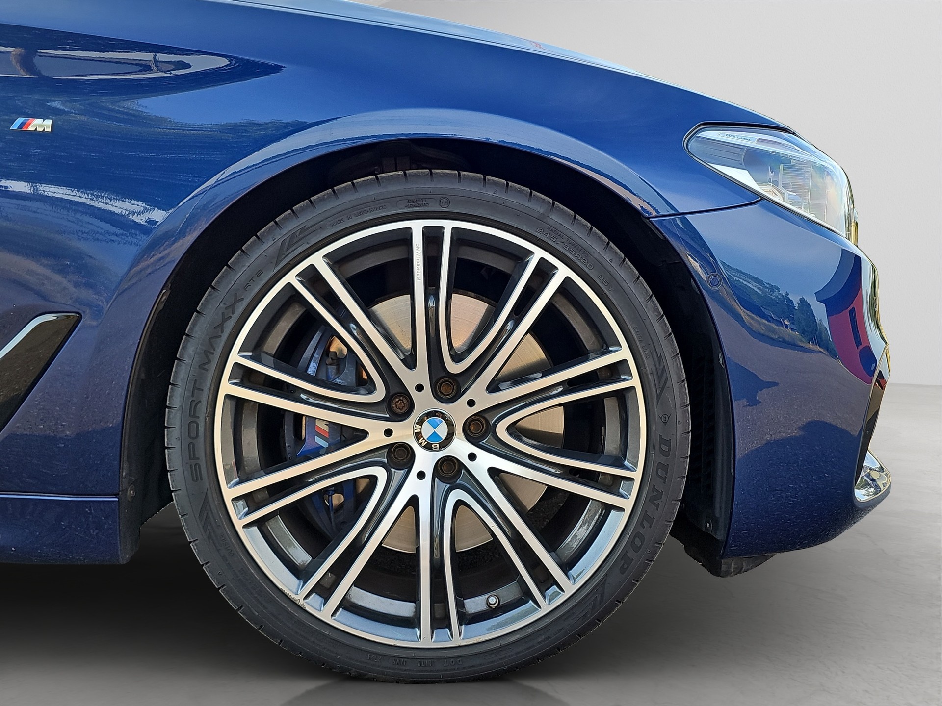 BMW M550i xDrive Steptronic-image-26