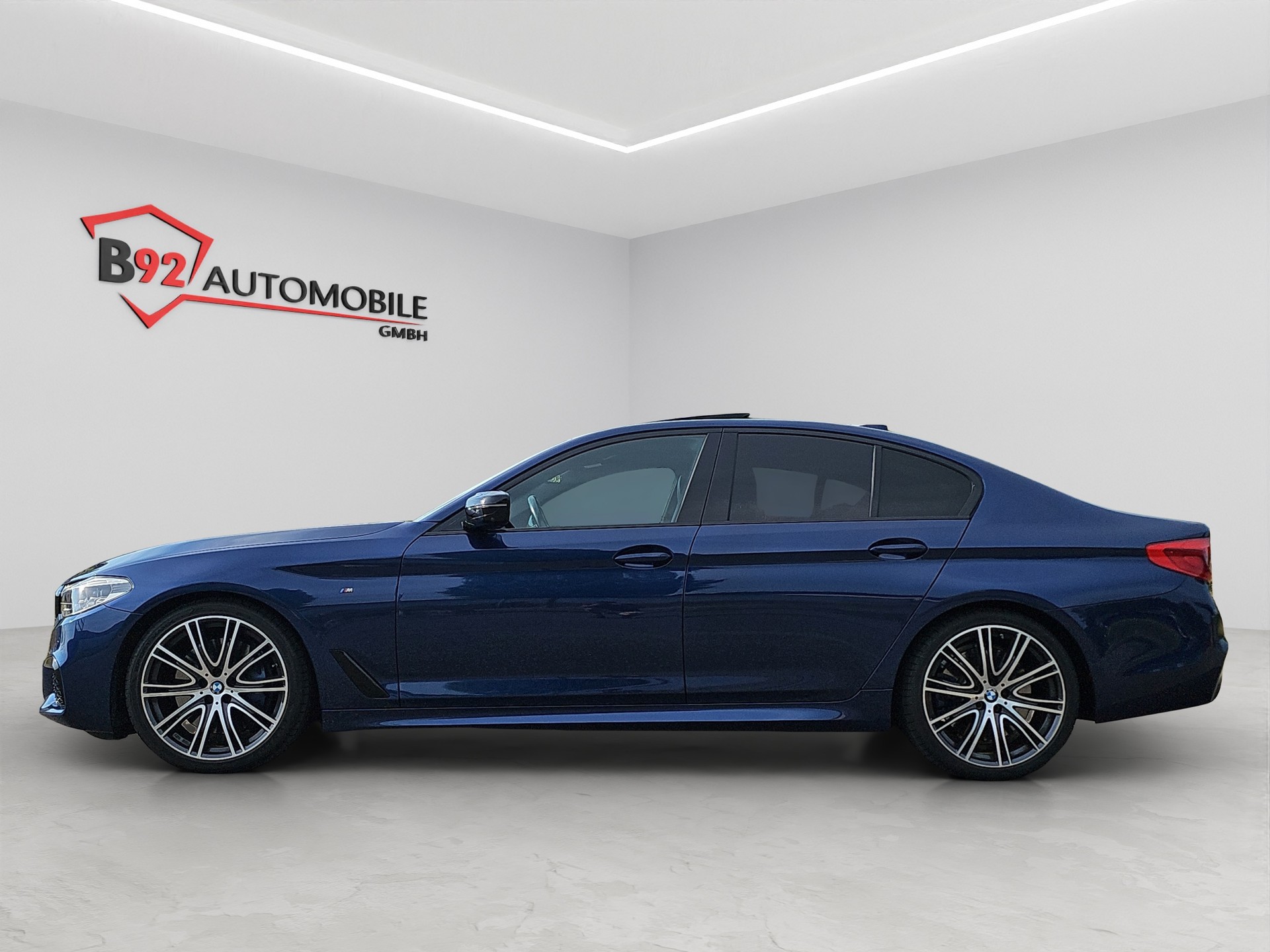 BMW M550i xDrive Steptronic-showroom-element-1