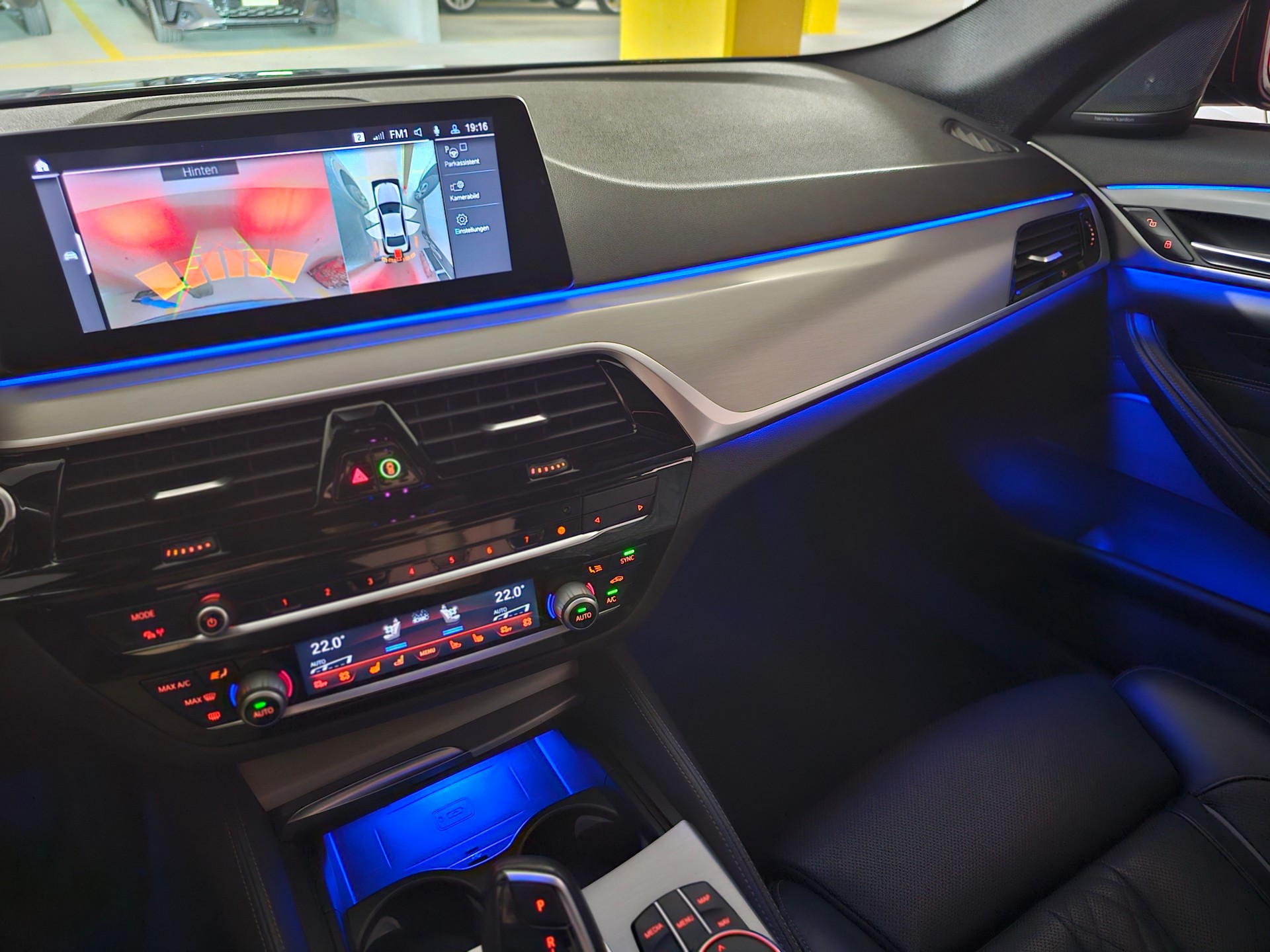 BMW M550i xDrive Steptronic-image-29