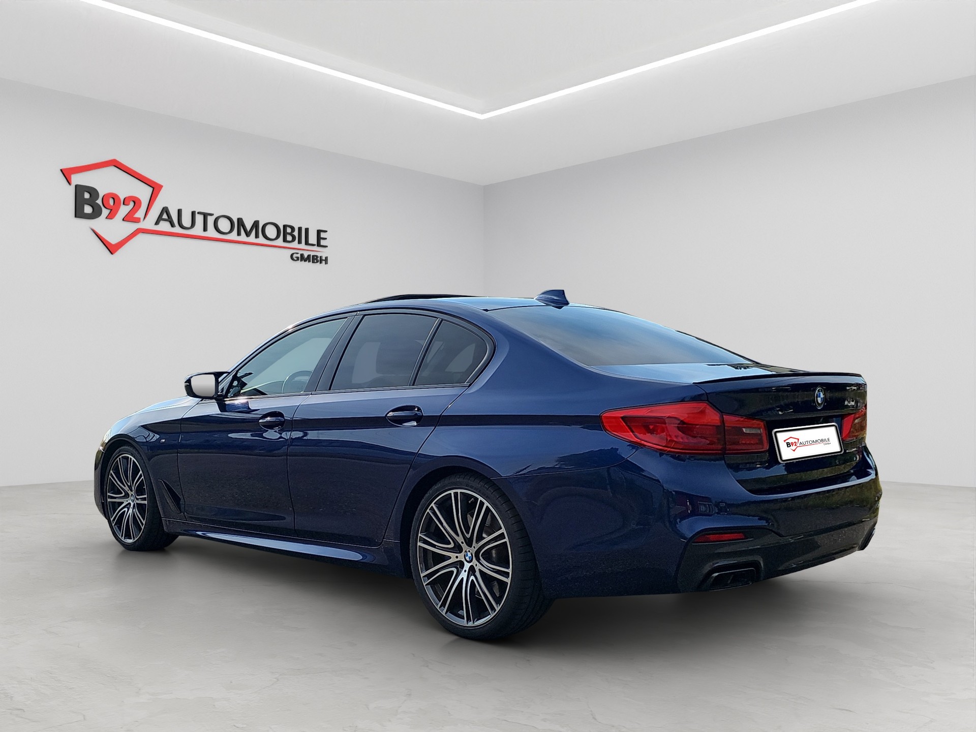 BMW M550i xDrive Steptronic-showroom-element-2