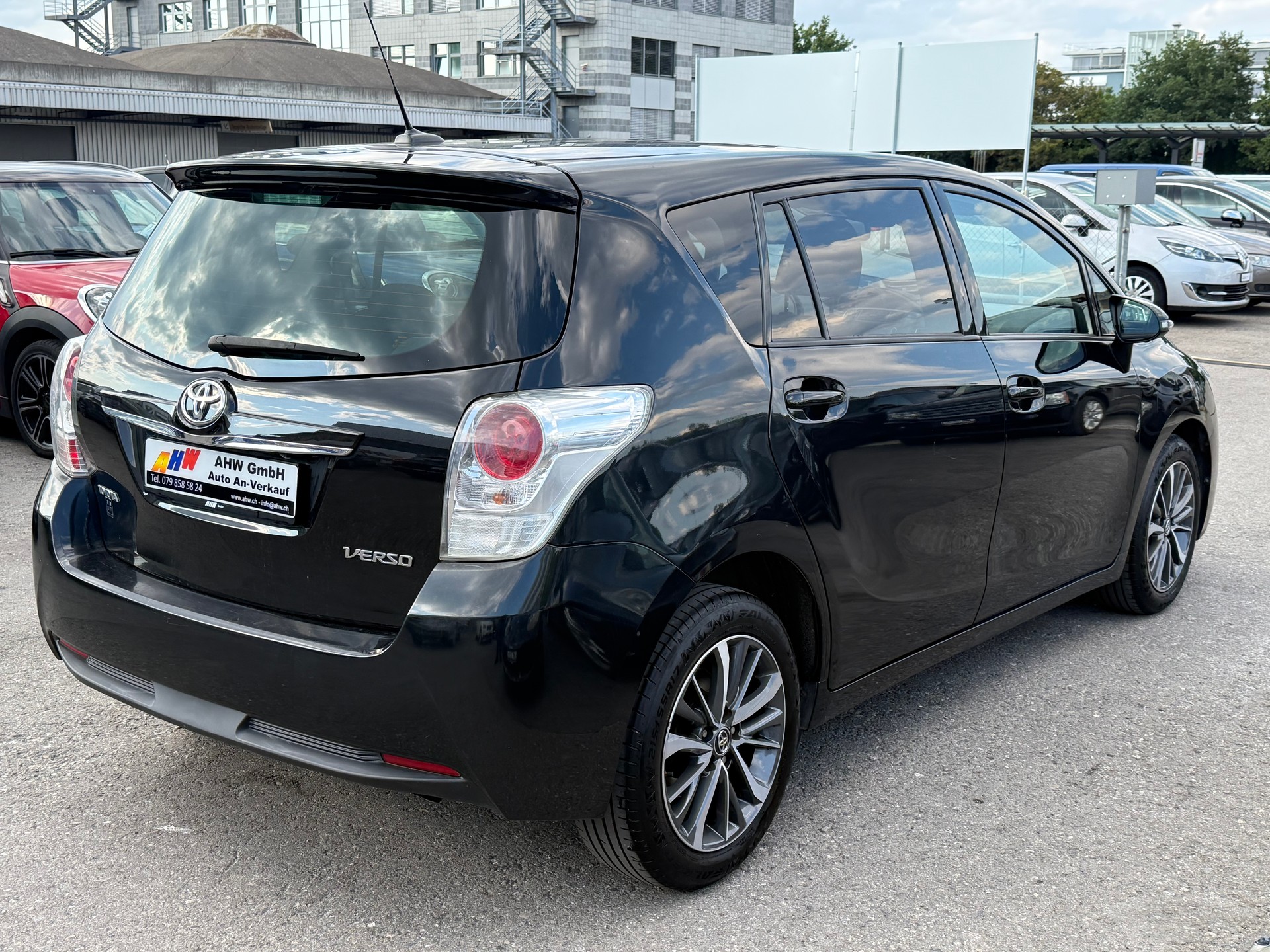 TOYOTA Verso 1.8 Luna Multidrive S / Ab MFK 18.02.2026 / 1.Hand / Servicegepflegt bei TOYOTA / Navi / Rückfahrkamera / Dachträger-image-3