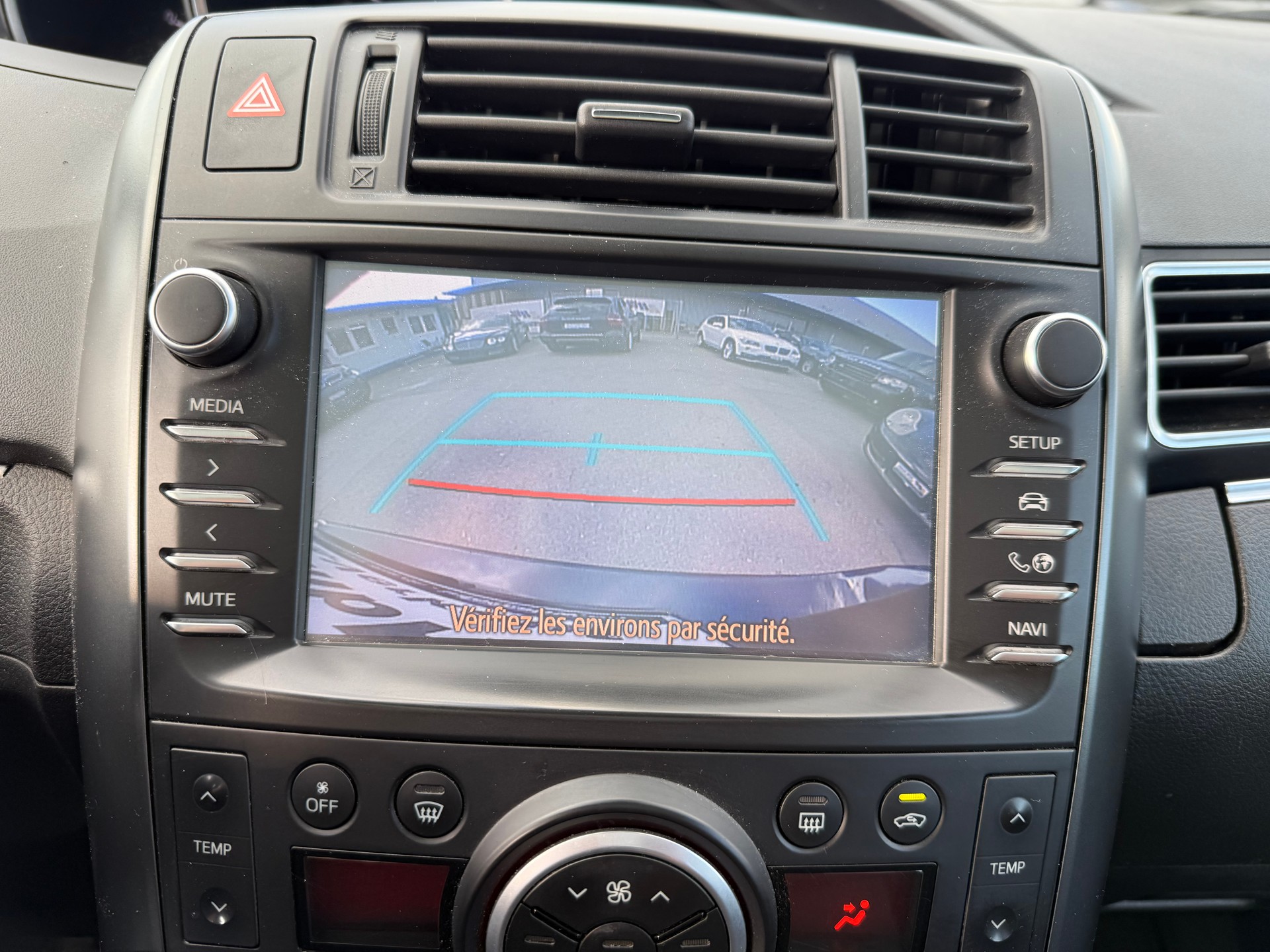 TOYOTA Verso 1.8 Luna Multidrive S / Ab MFK 18.02.2026 / 1.Hand / Servicegepflegt bei TOYOTA / Navi / Rückfahrkamera / Dachträger-image-9