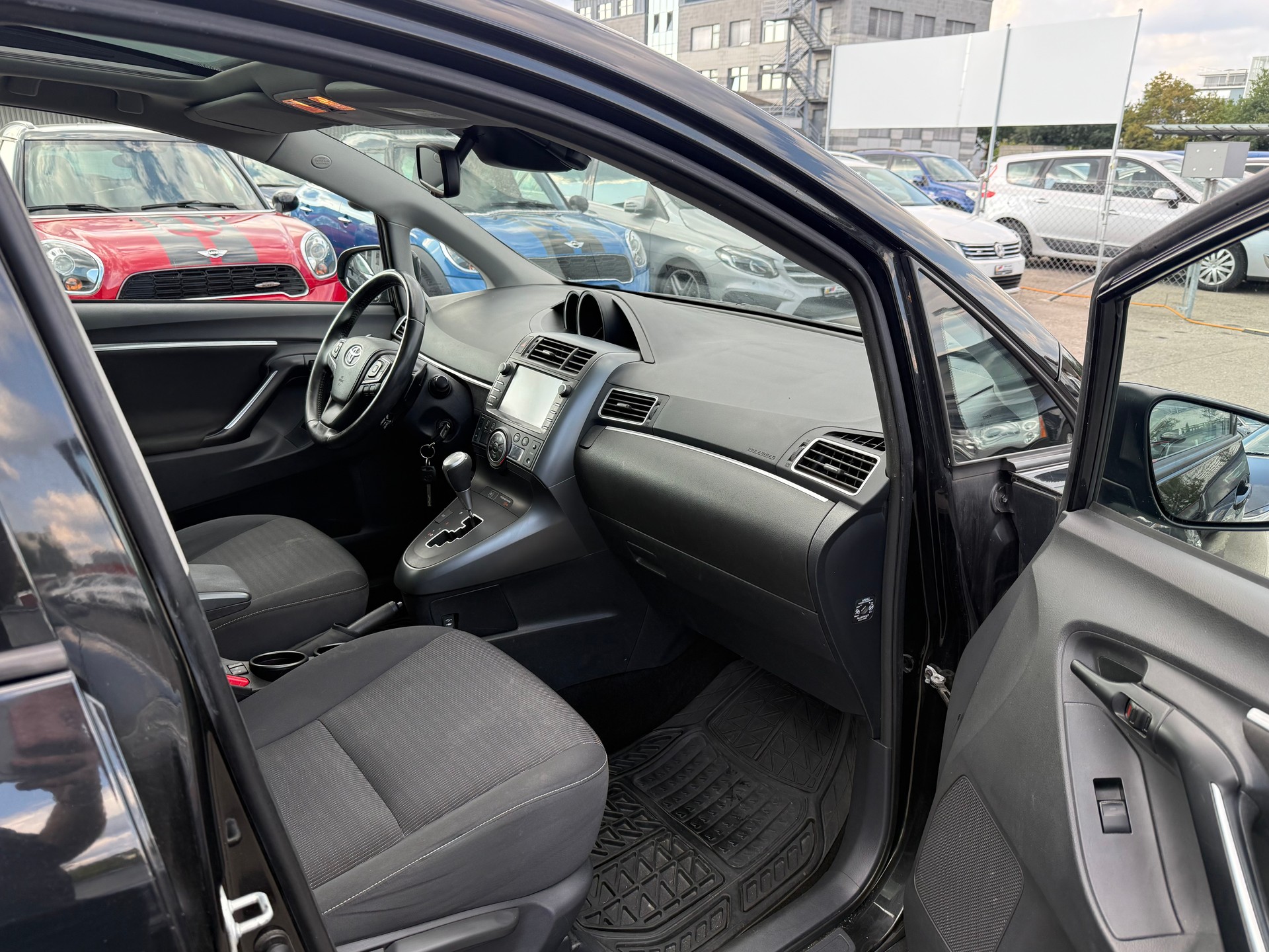 TOYOTA Verso 1.8 Luna Multidrive S / Ab MFK 18.02.2026 / 1.Hand / Servicegepflegt bei TOYOTA / Navi / Rückfahrkamera / Dachträger-image-6
