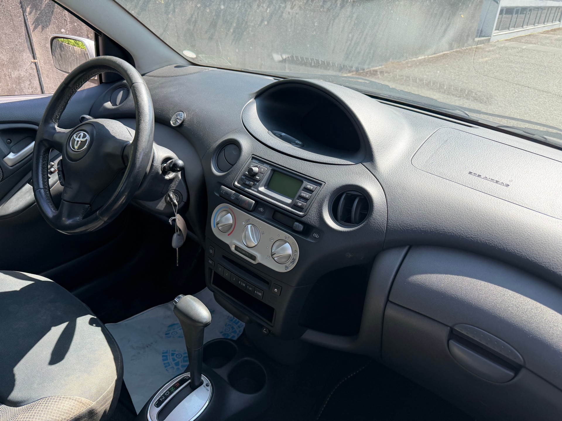 TOYOTA Yaris 1.3 automatique-image-3