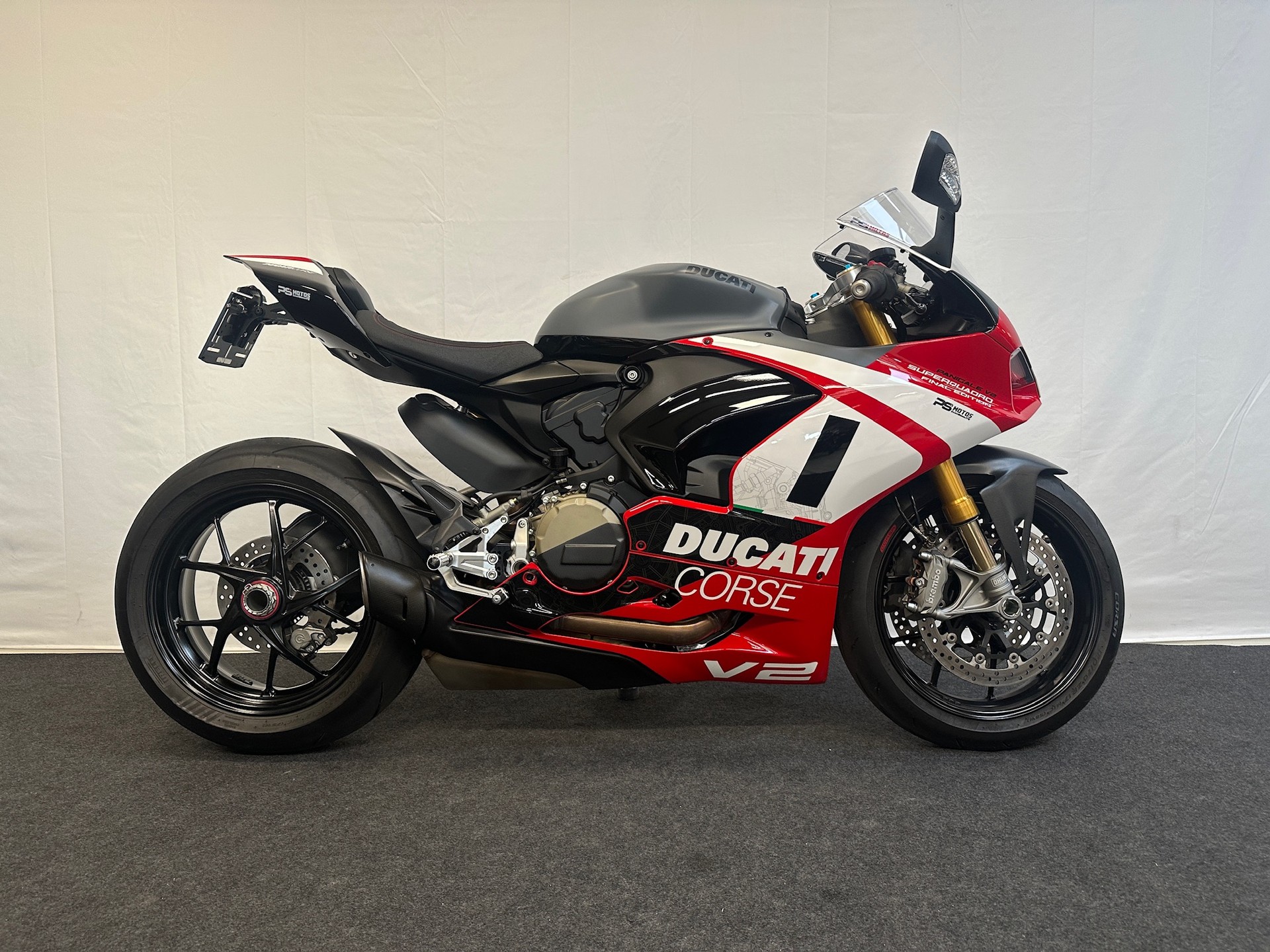 DUCATI Panigale V2 Superquadro Final Edition-showroom-element-1