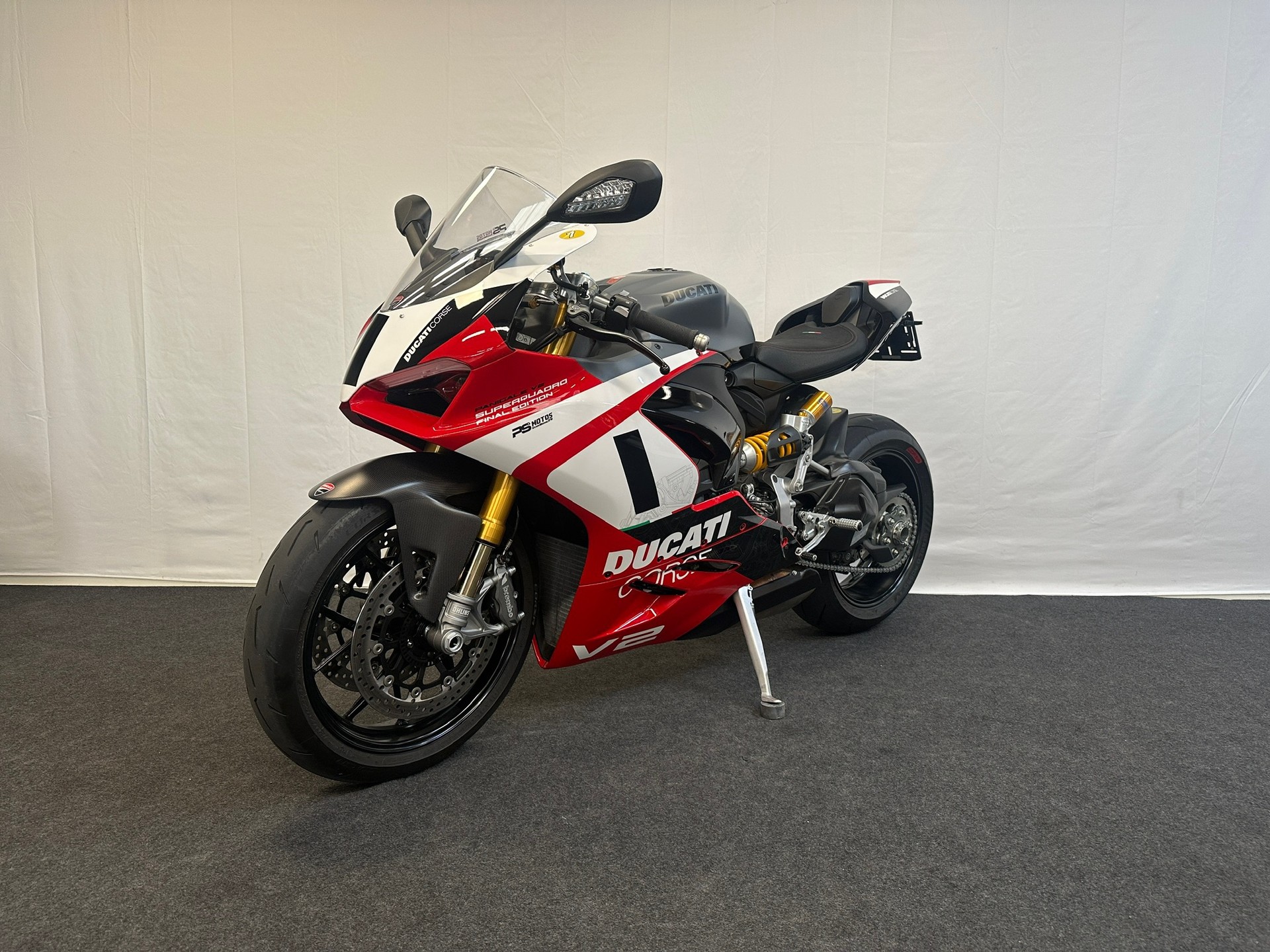 DUCATI Panigale V2 Superquadro Final Edition-showroom-element-3