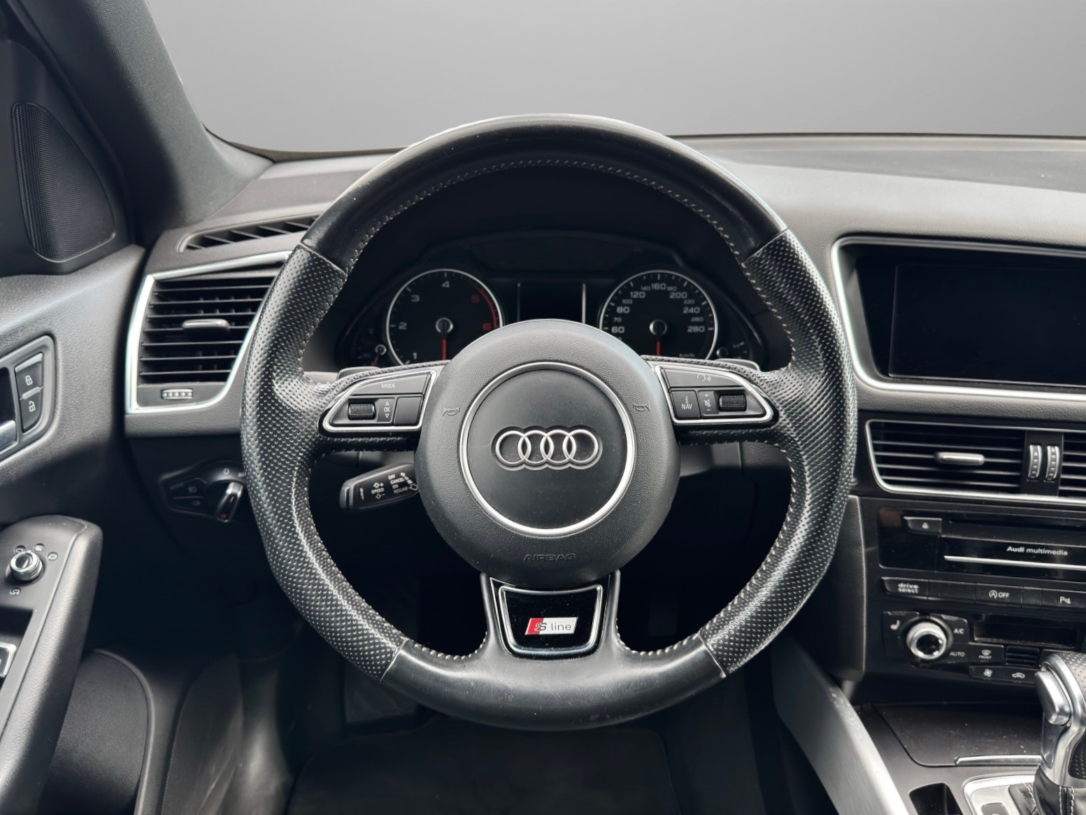 AUDI Q5 2.0 TDI S-tronic-image-9