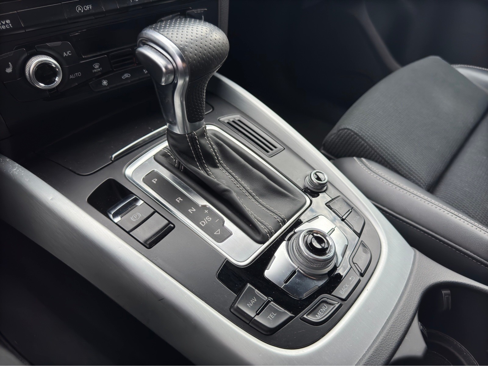 AUDI Q5 2.0 TDI S-tronic-image-16