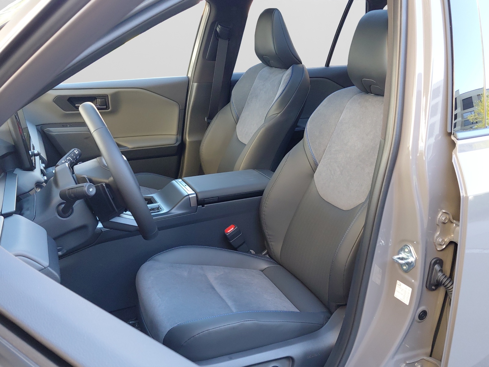 TOYOTA RAV-4 2.5 Plug-In-Hybrid Style-image-15
