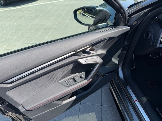 AUDI RS3 Sportback 2.5 TSI quattro S-tronic-image-10