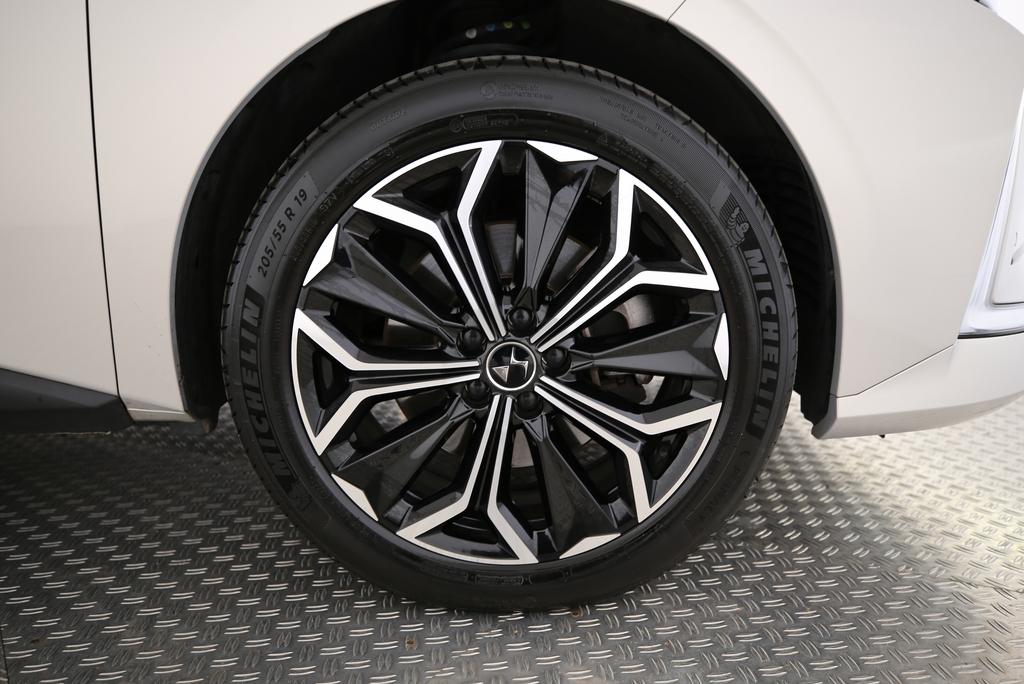 DS AUTOMOBILES 4 1.6 E-Tense La Première-image-11