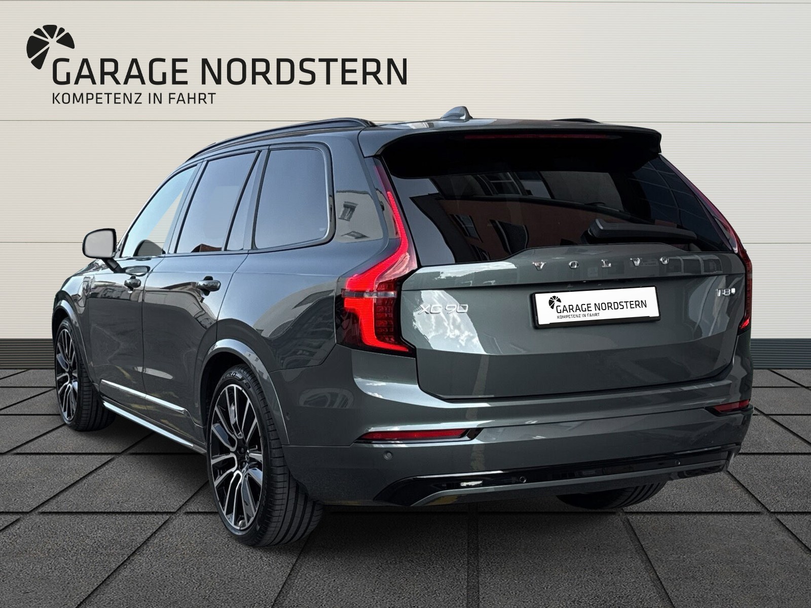 VOLVO XC90 2.0 T8 TE Ultra Dark eAWD-showroom-element-2
