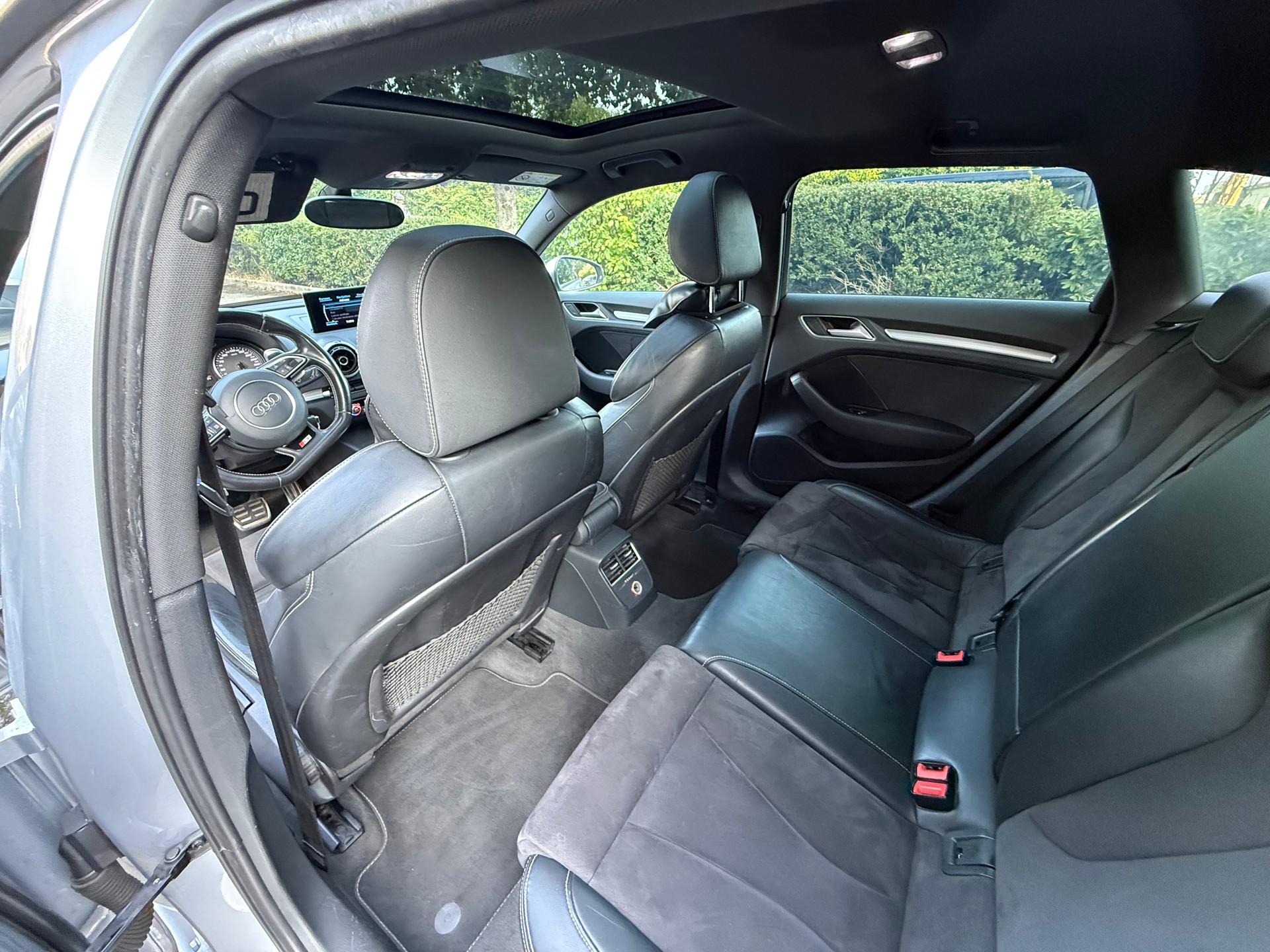 AUDI S3 Sportback S-Line 2.0 TFSI quattro S-tronic-image-12