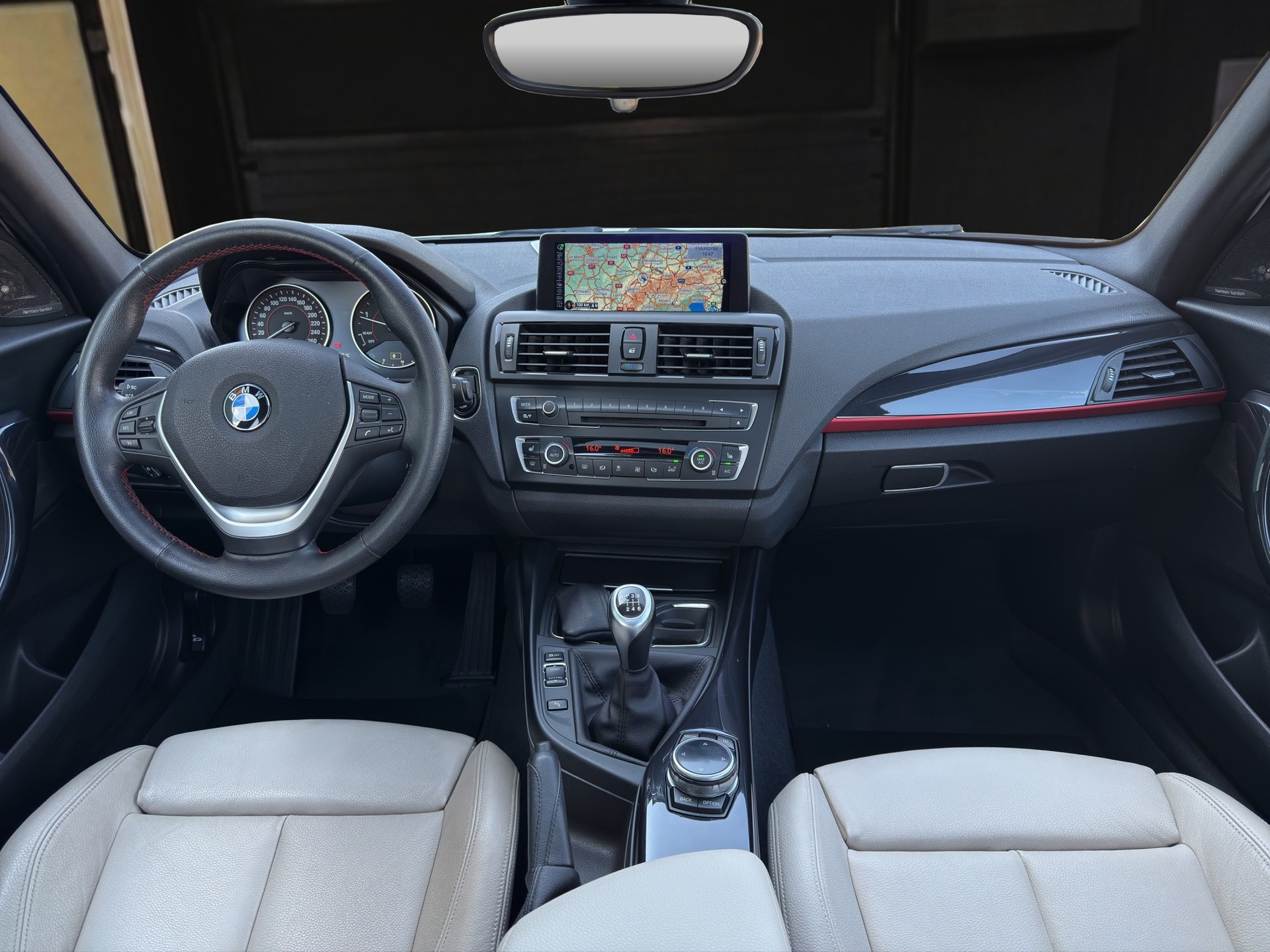 BMW 120d xDrive Sport Line-image-11