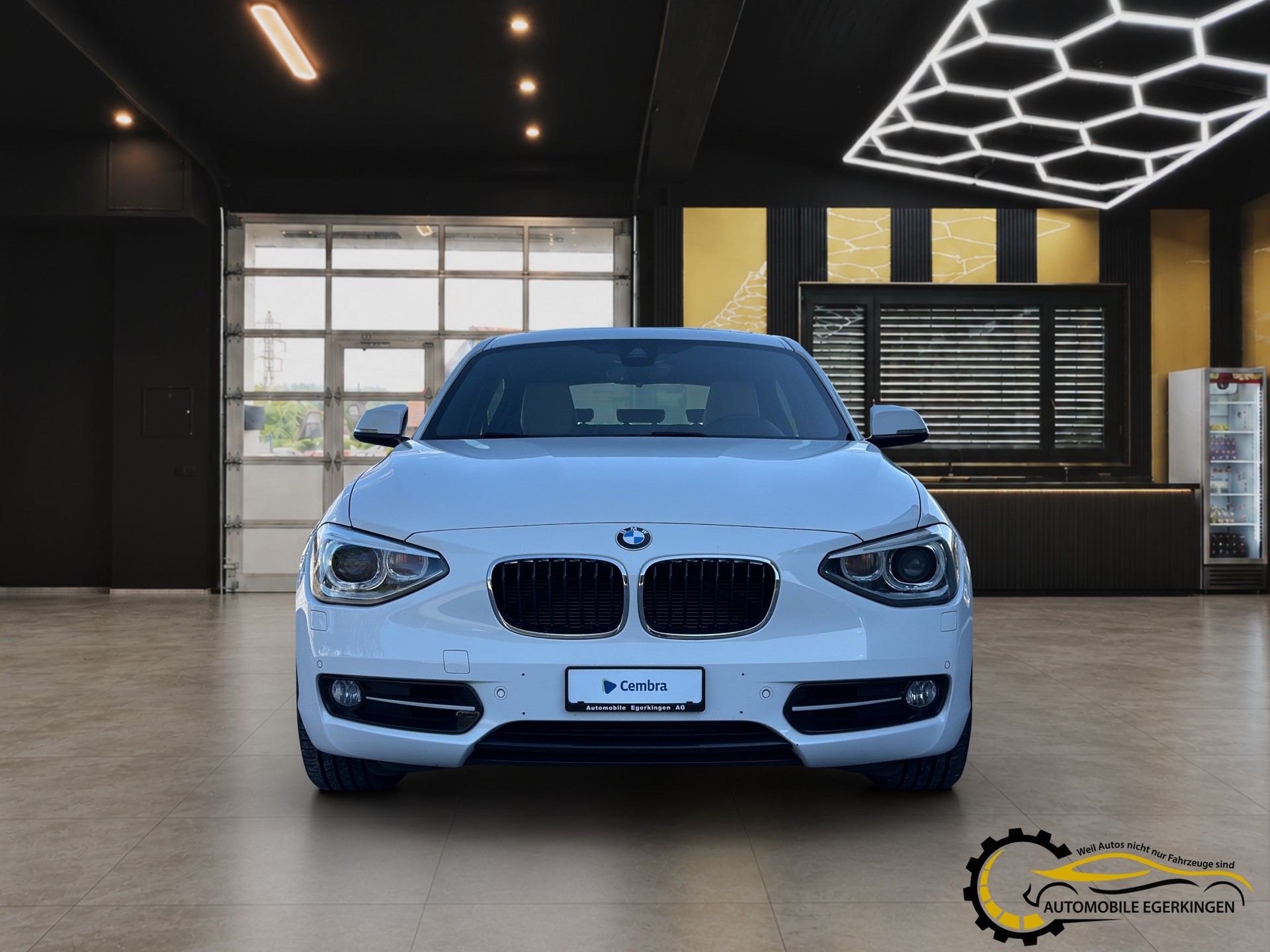 BMW 120d xDrive Sport Line-image-1