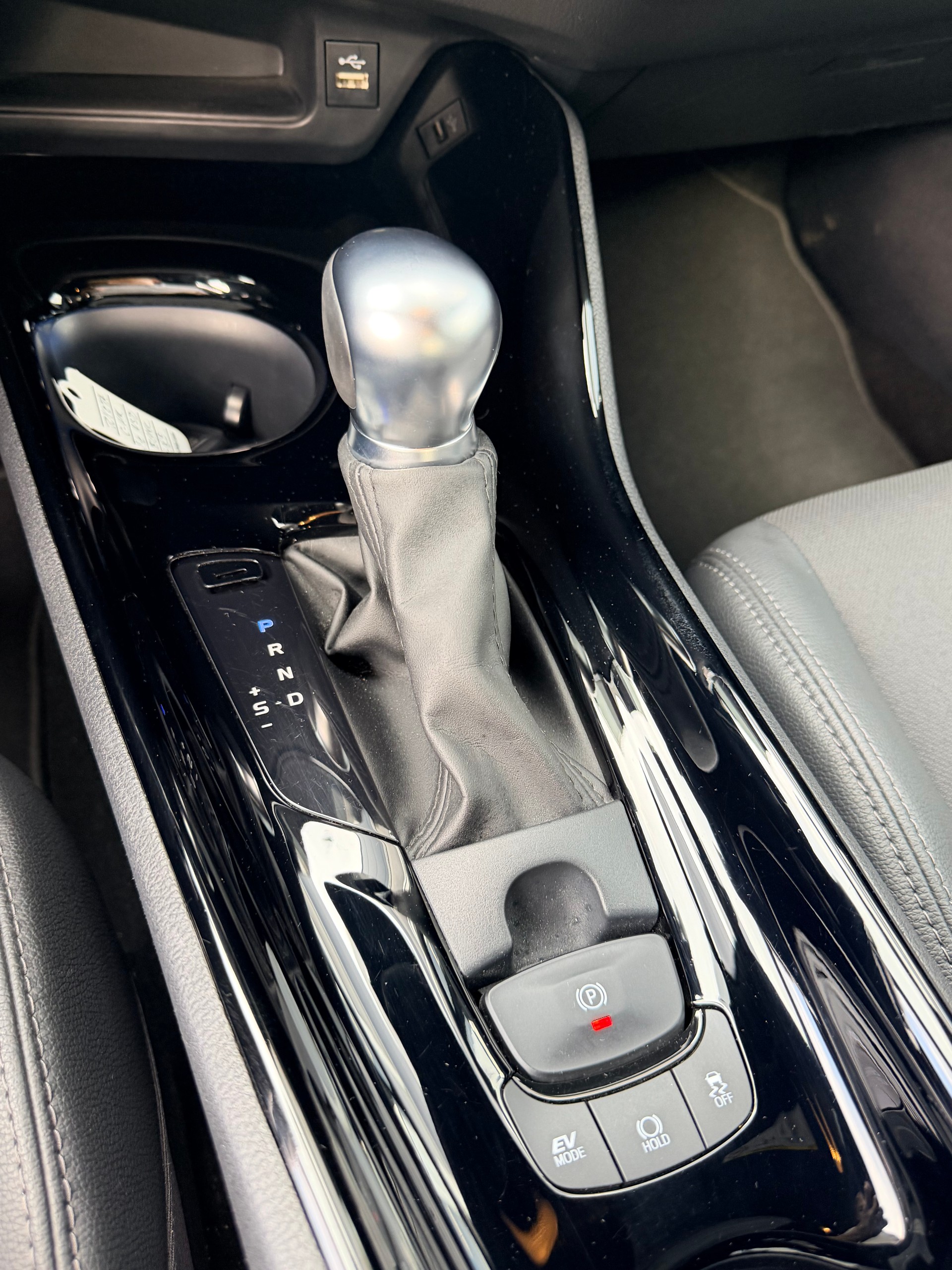 TOYOTA C-HR 2.0 HSD CVT Trend-image-23