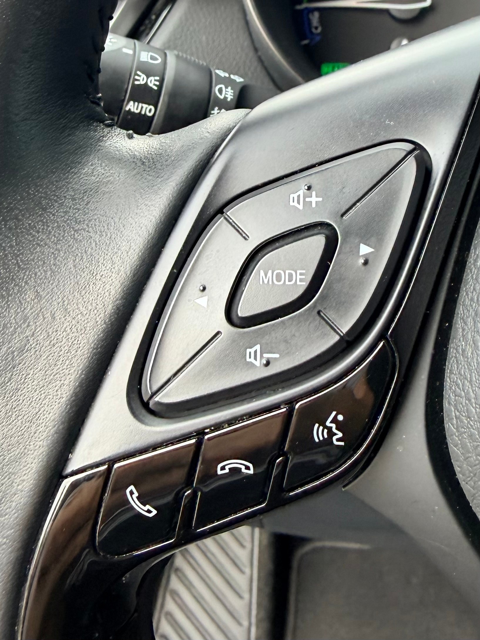 TOYOTA C-HR 2.0 HSD CVT Trend-image-18