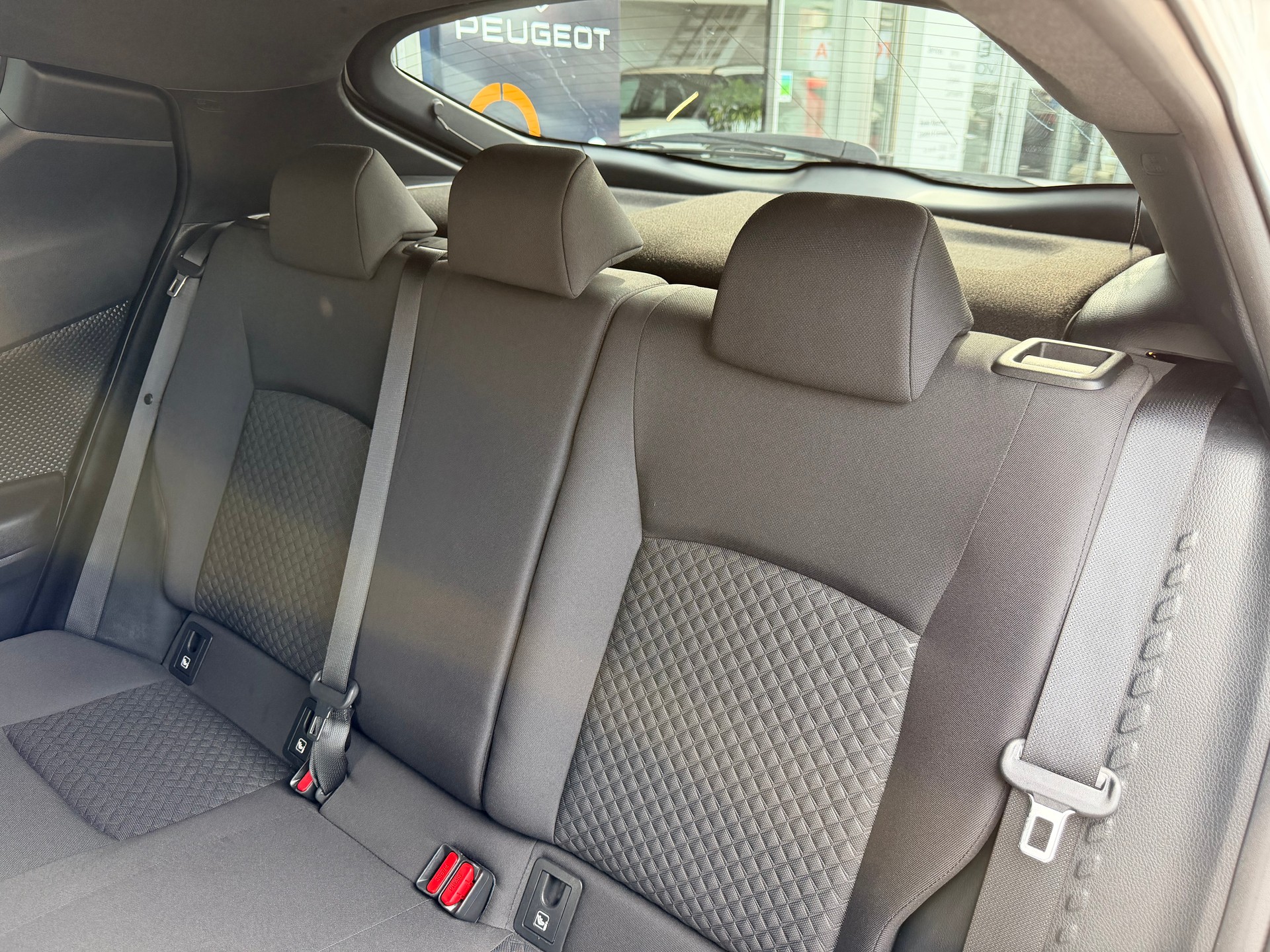 TOYOTA C-HR 2.0 HSD CVT Trend-image-15