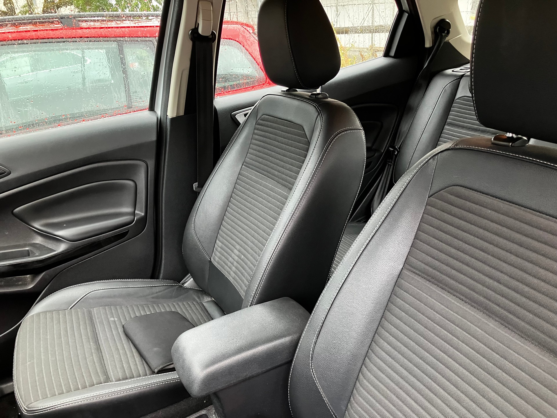 FORD EcoSport 1.0 SCTi Business Automat-image-5