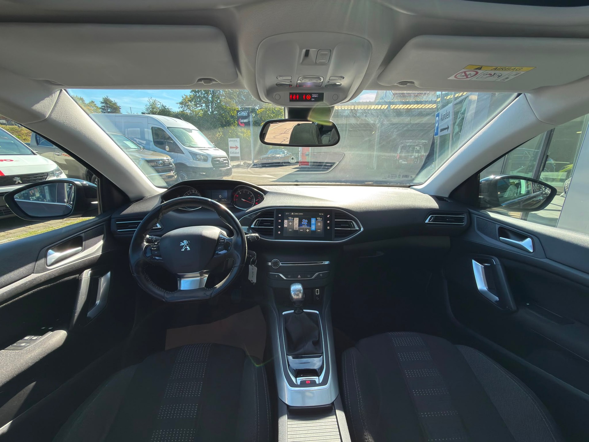 PEUGEOT 308 1.2 THP Allure-image-5