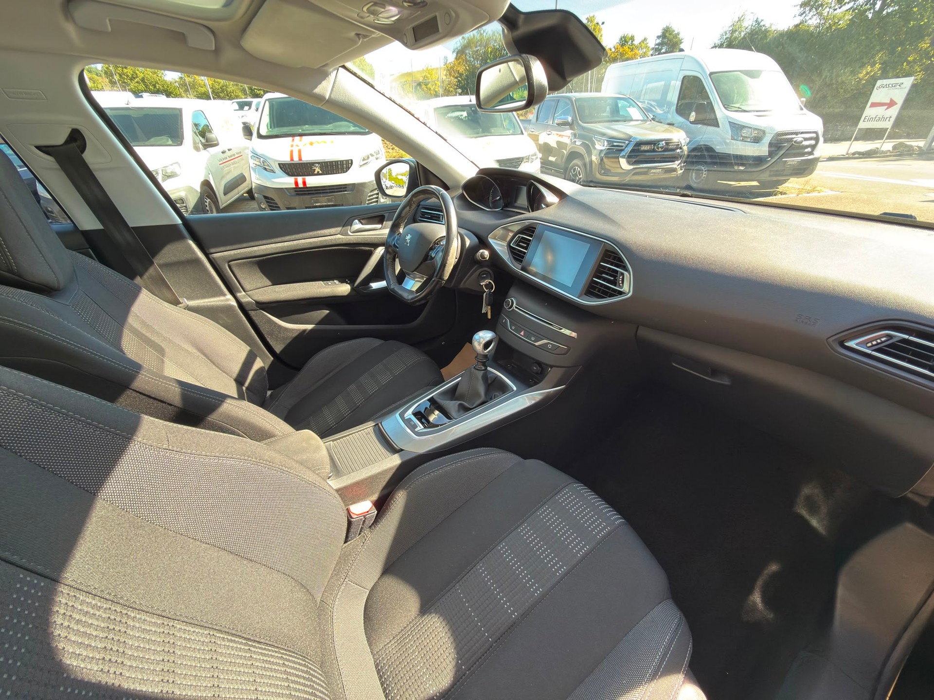 PEUGEOT 308 1.2 THP Allure-image-7