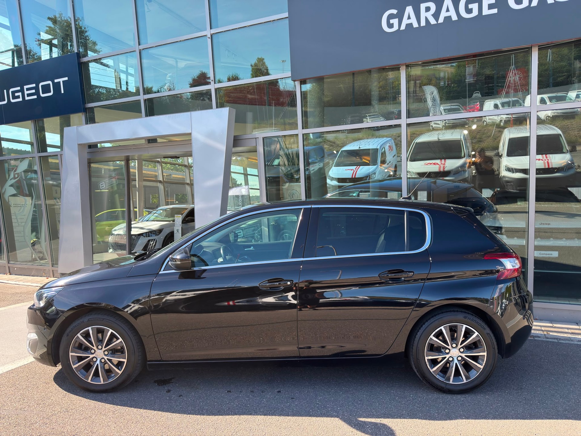 PEUGEOT 308 1.2 THP Allure-image-1