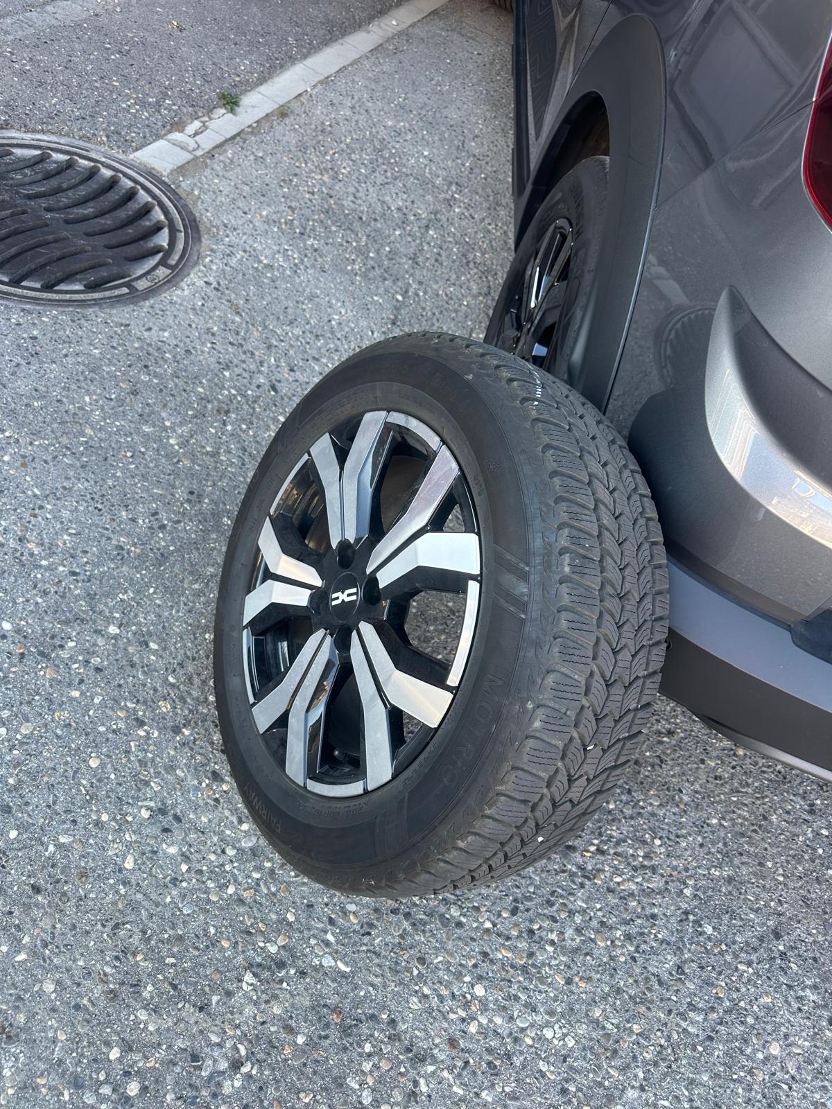 DACIA Jogger HEV 140 Extreme-image-13