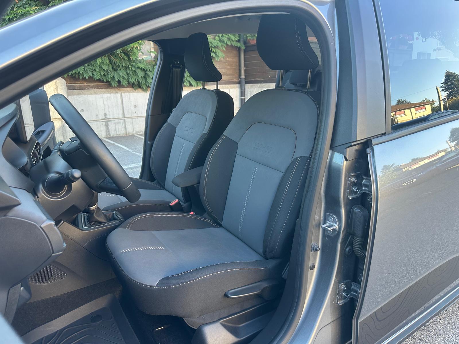 DACIA Jogger HEV 140 Extreme-image-8