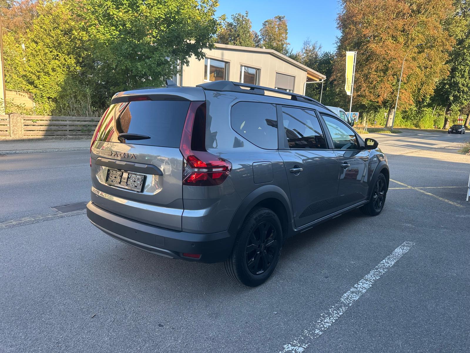 DACIA Jogger HEV 140 Extreme-showroom-element-2