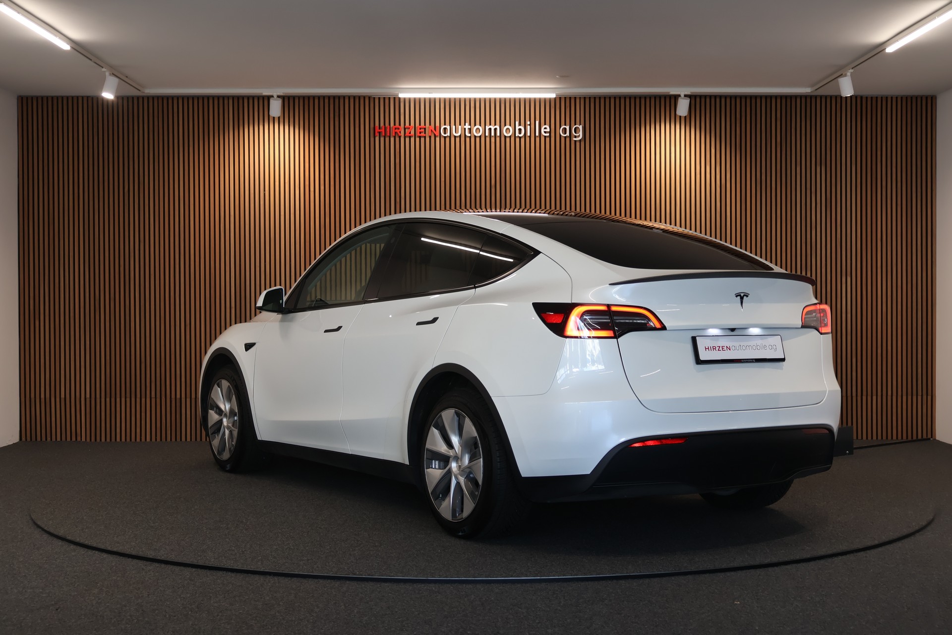 TESLA Model Y Long Range-image-2