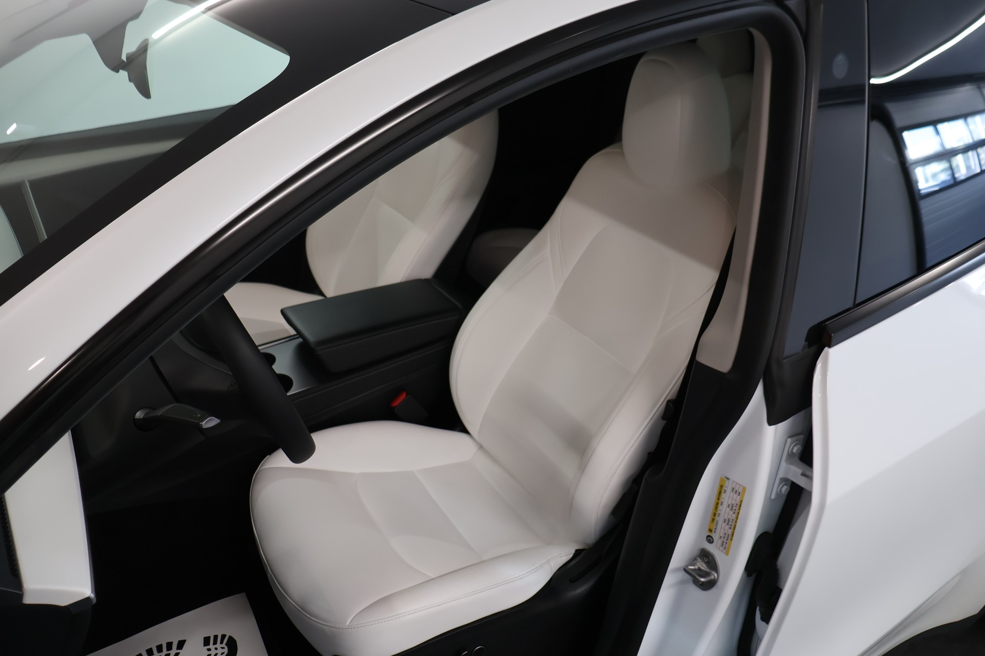 TESLA Model Y Long Range-image-10