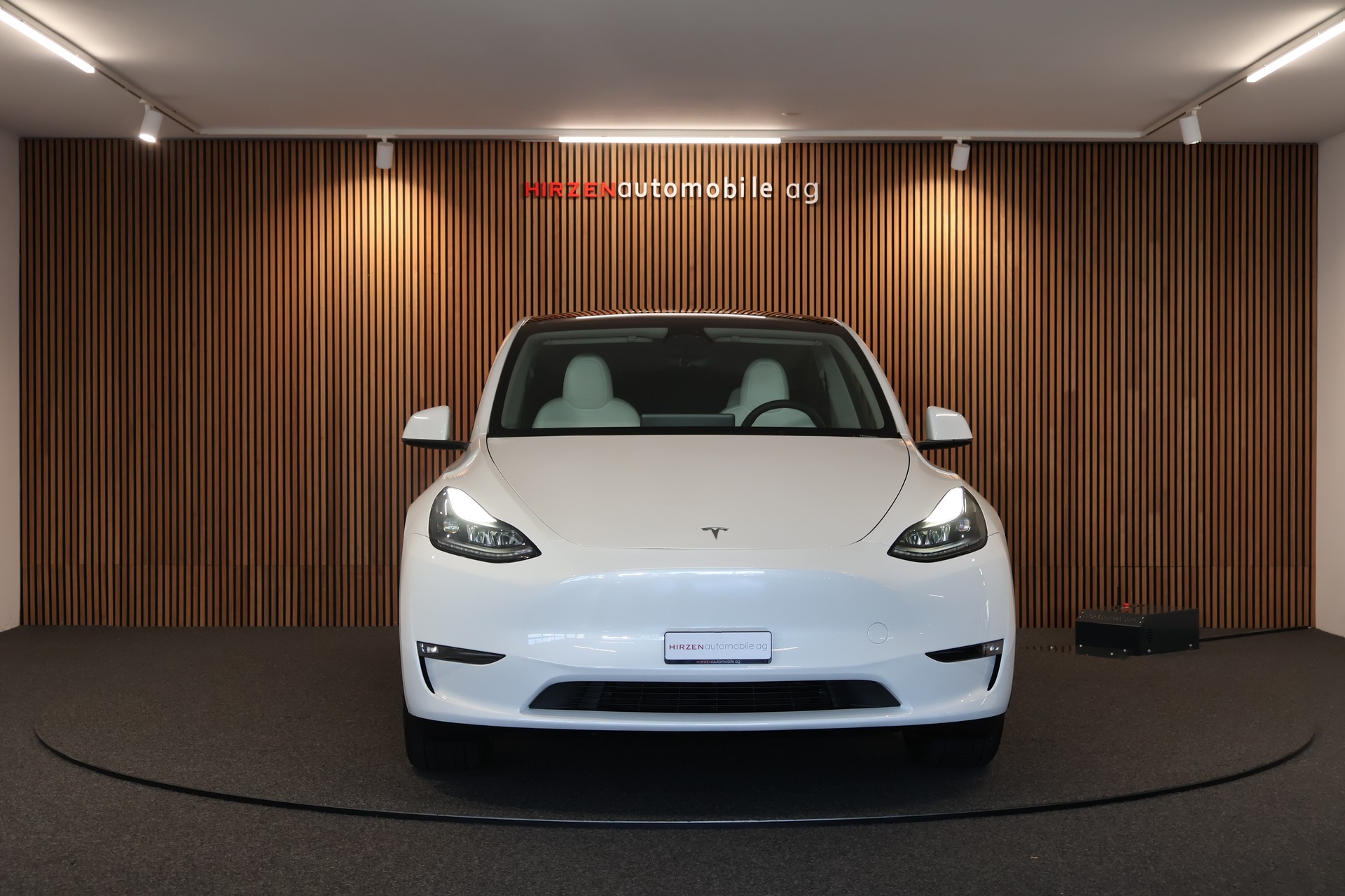 TESLA Model Y Long Range-image-7