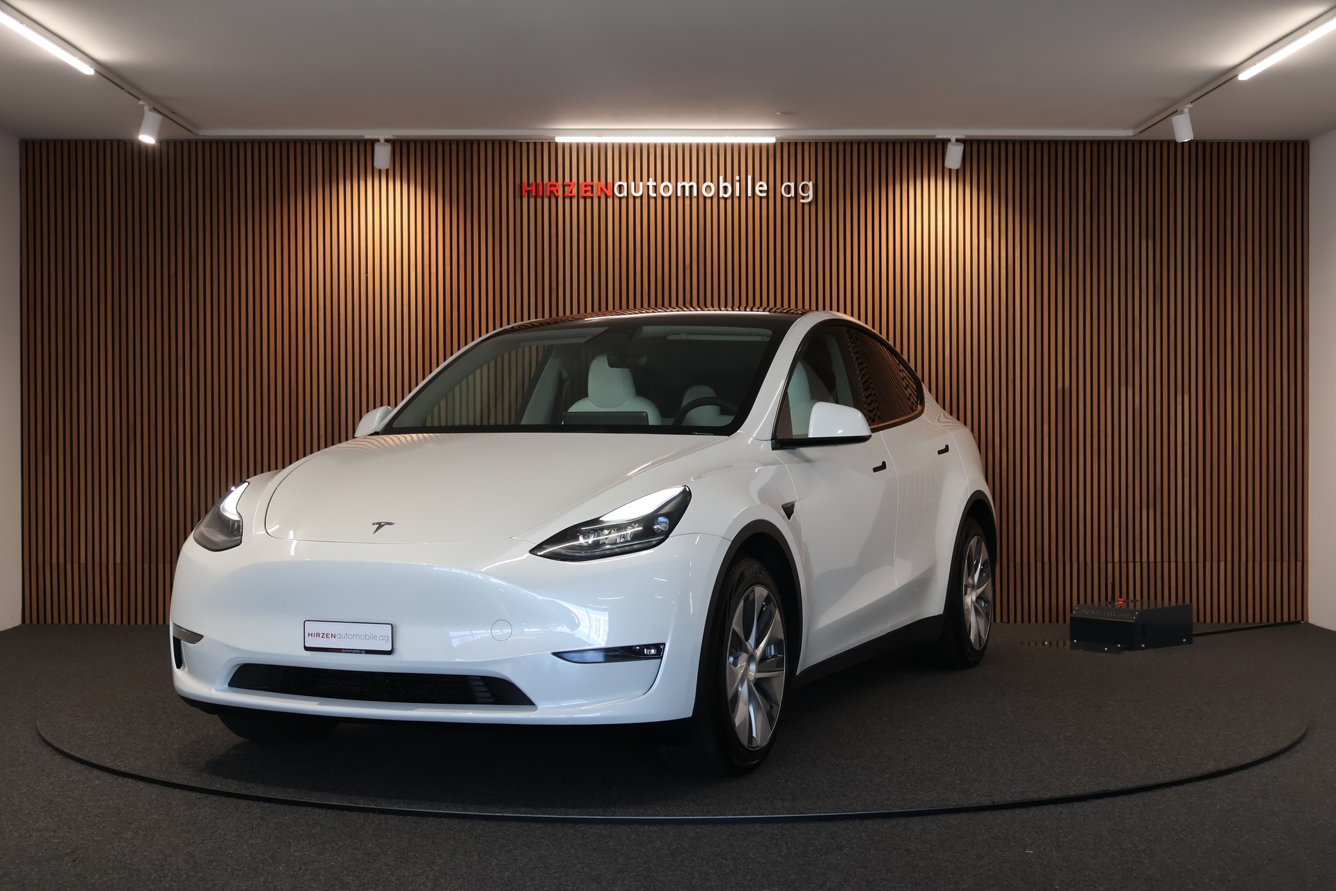 TESLA Model Y Long Range-image-0